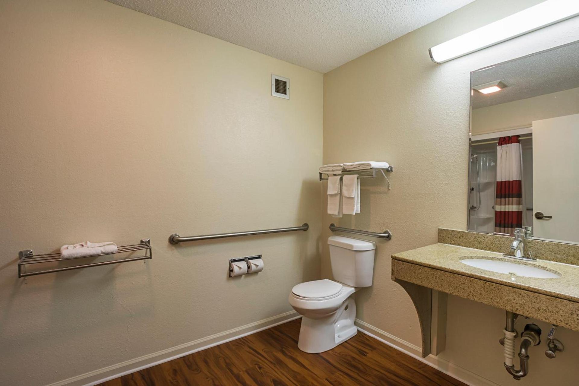 Red Roof Inn & Suites Scottsboro photo 45