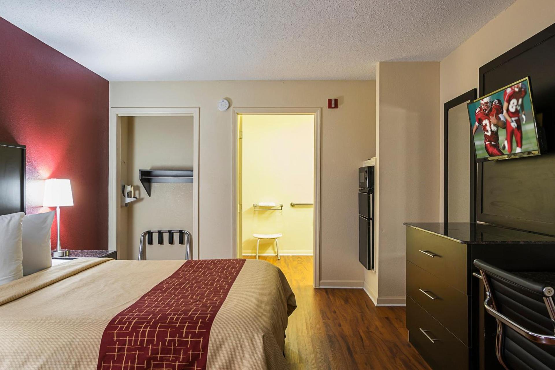 Red Roof Inn & Suites Scottsboro photo 38