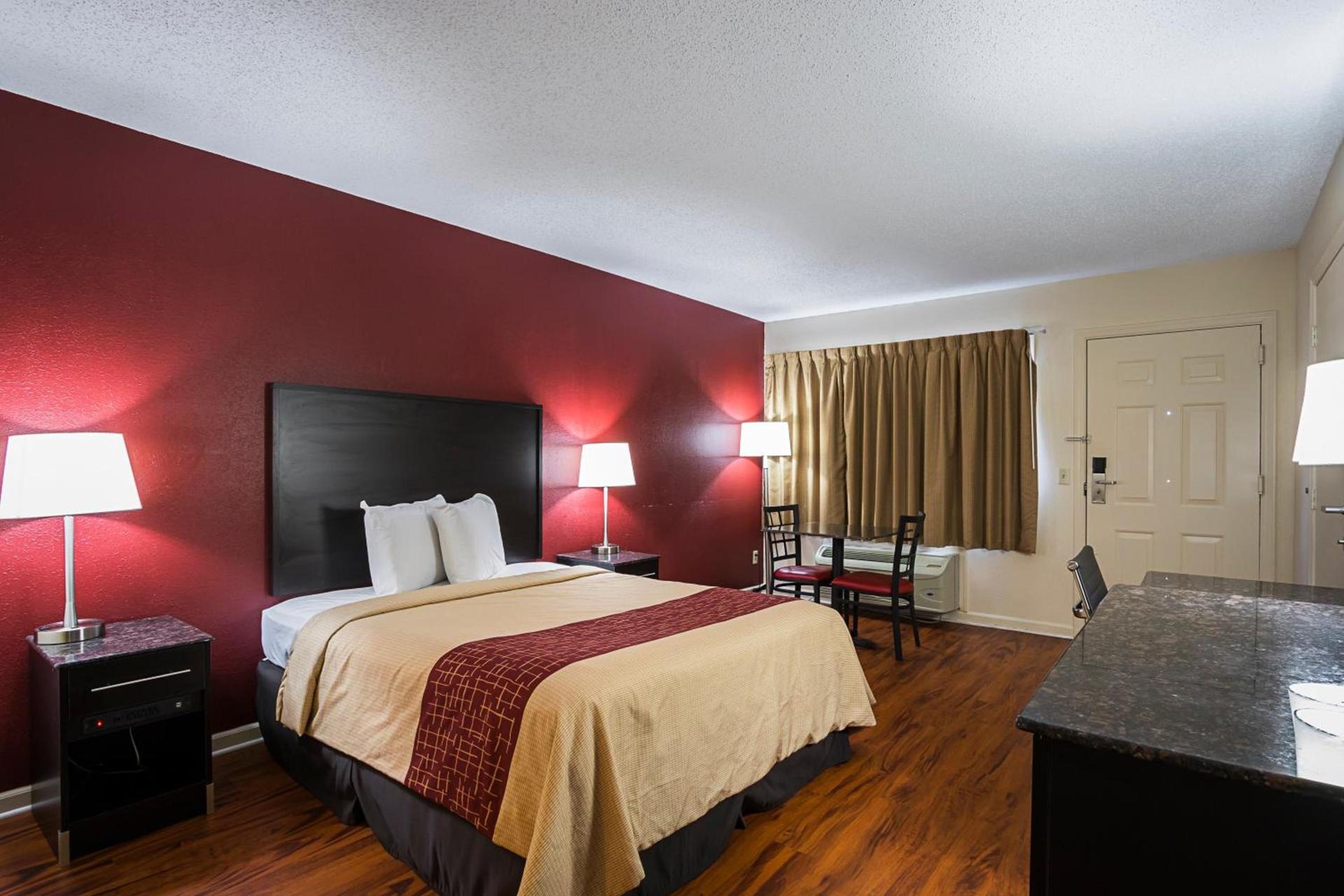 Red Roof Inn & Suites Scottsboro photo 36
