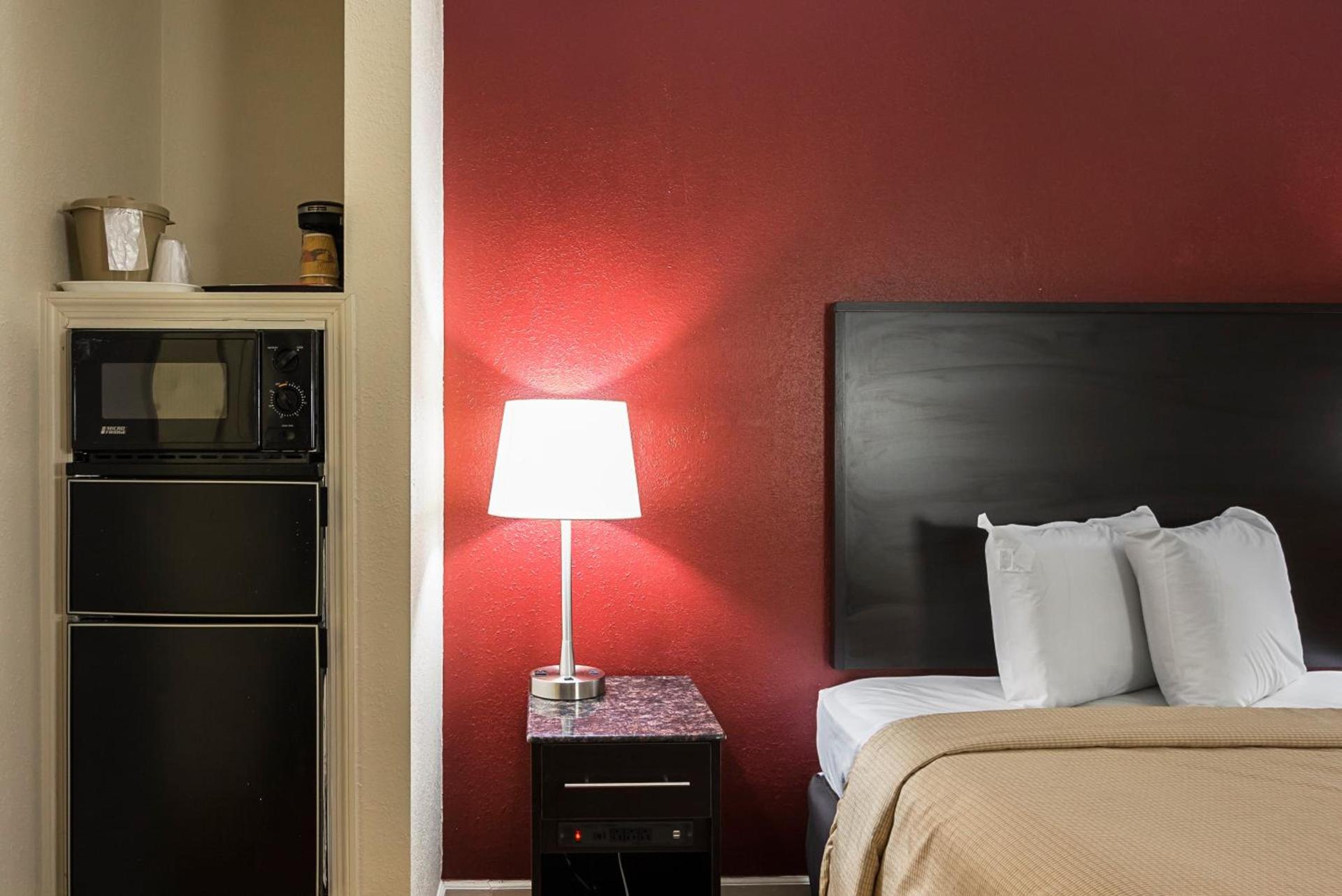 Red Roof Inn & Suites Scottsboro photo 42