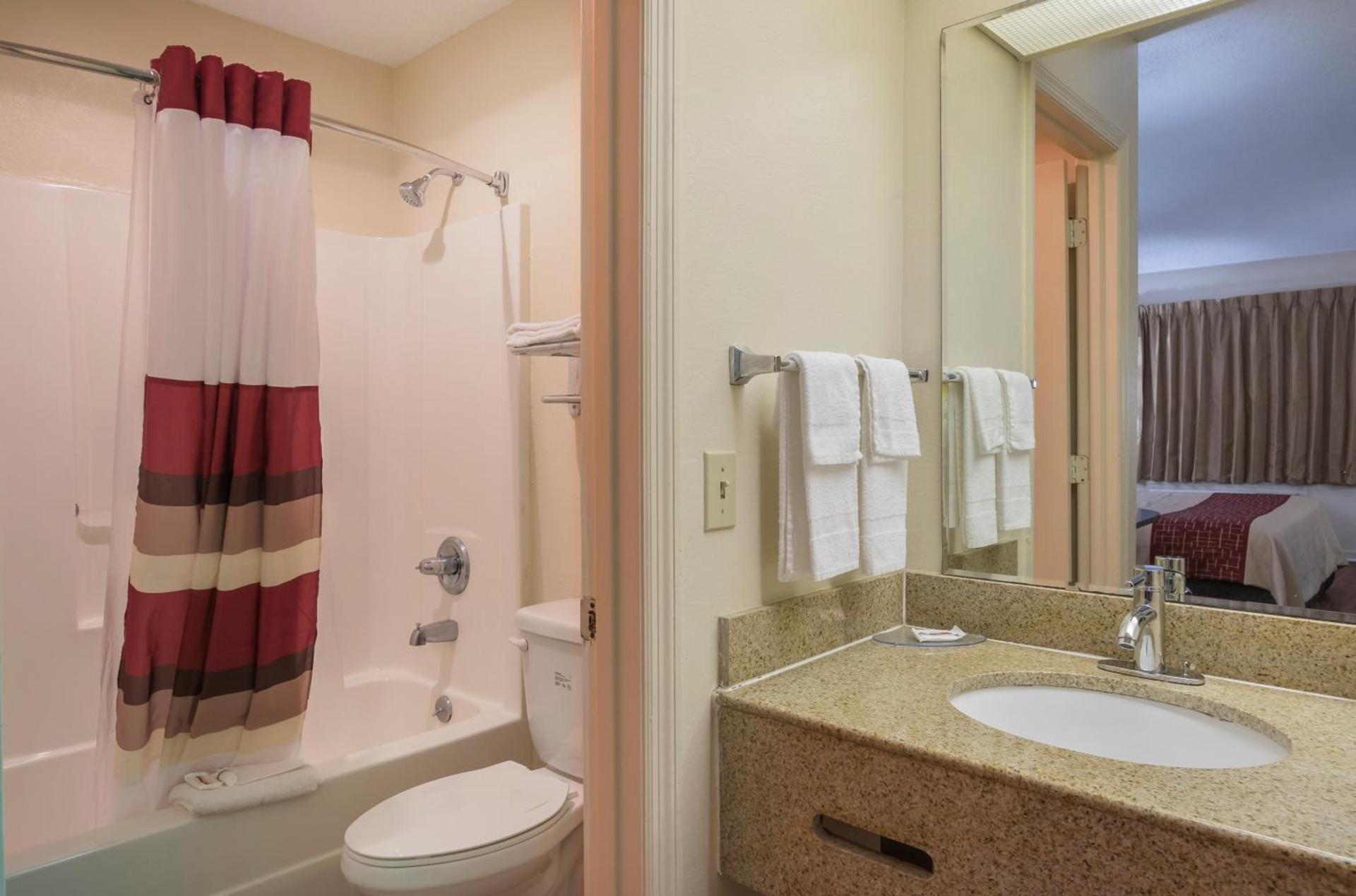 Red Roof Inn & Suites Scottsboro photo 35