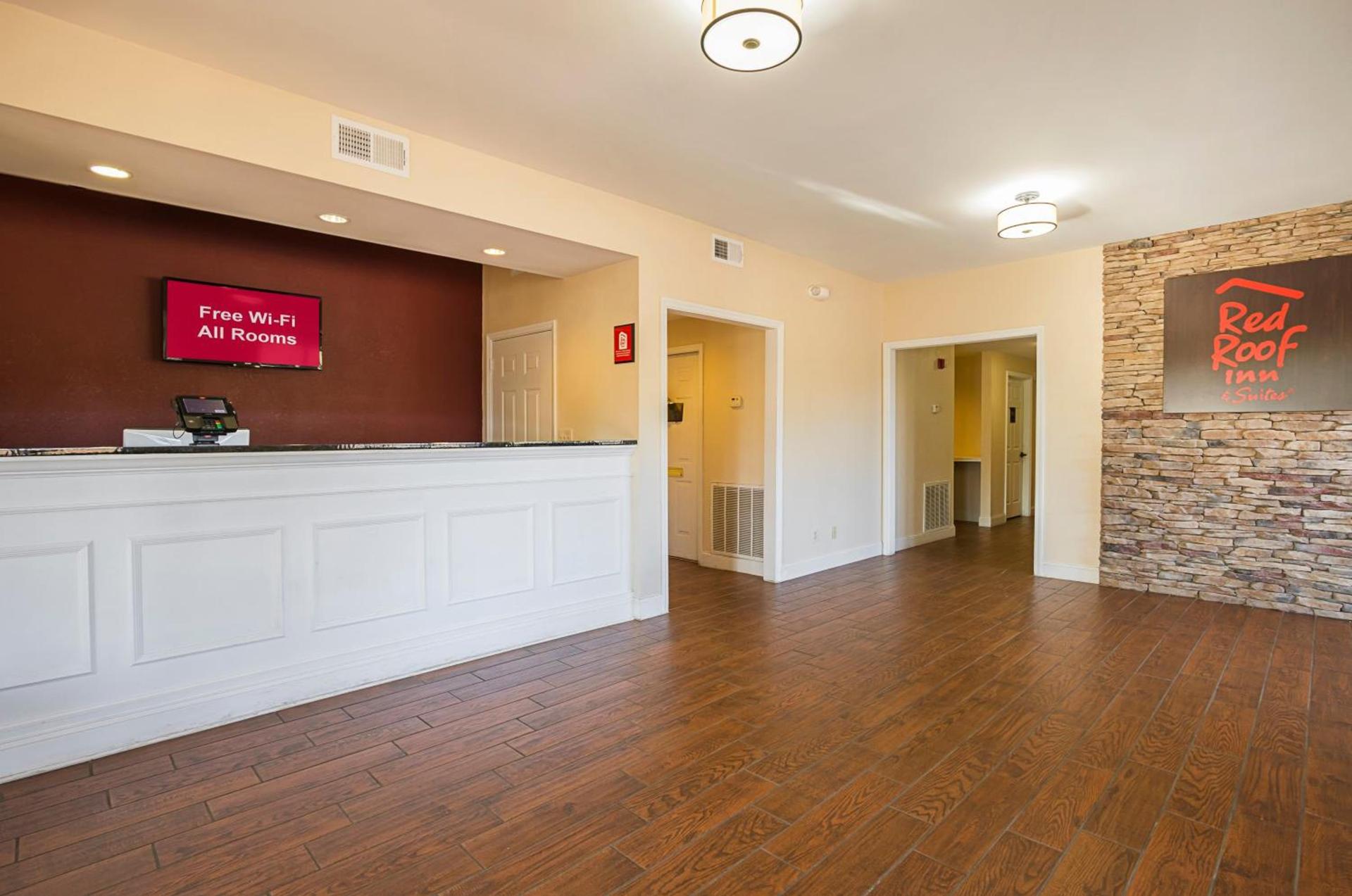 Red Roof Inn & Suites Scottsboro photo 9