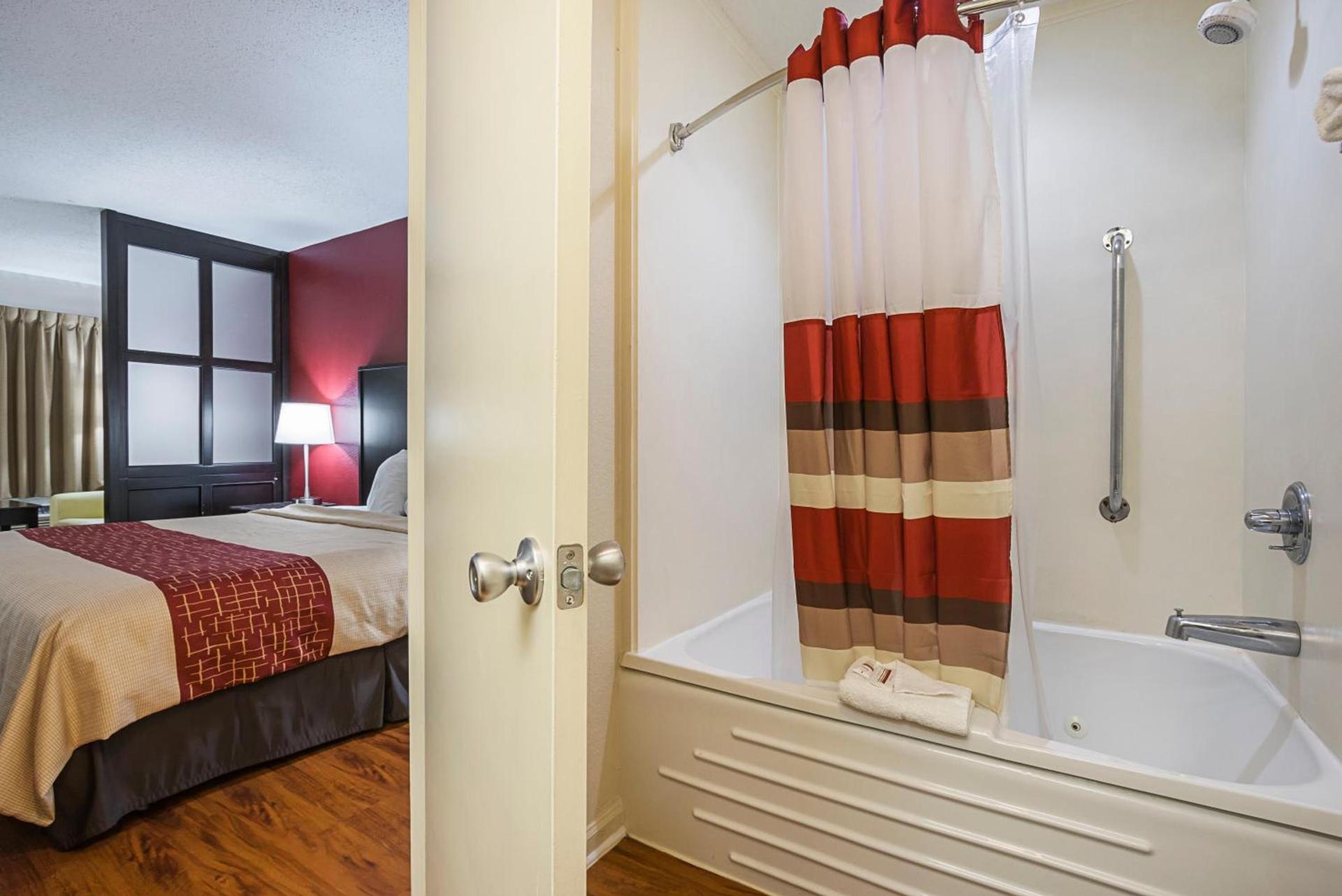 Red Roof Inn & Suites Scottsboro photo 27