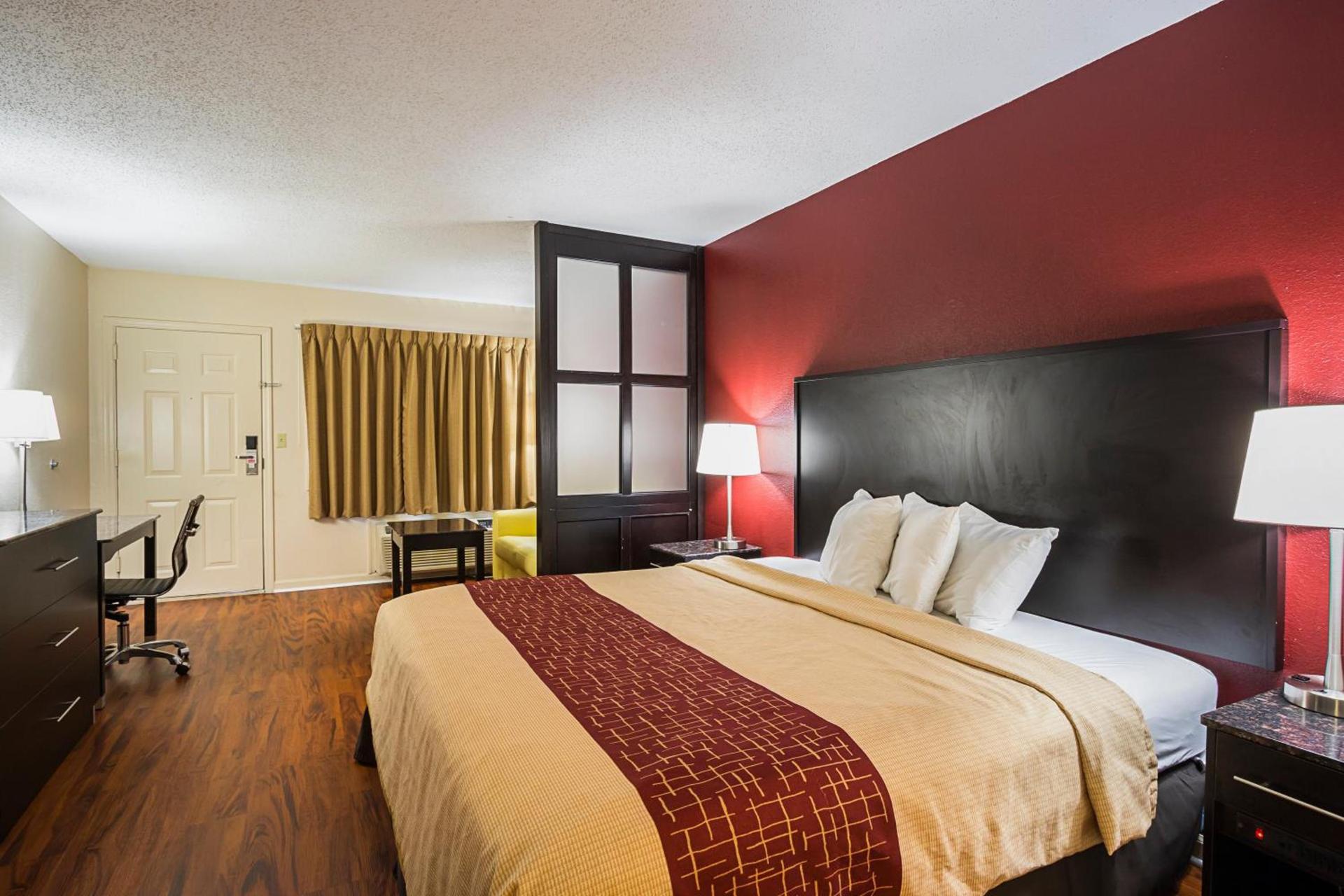 Red Roof Inn & Suites Scottsboro photo 24