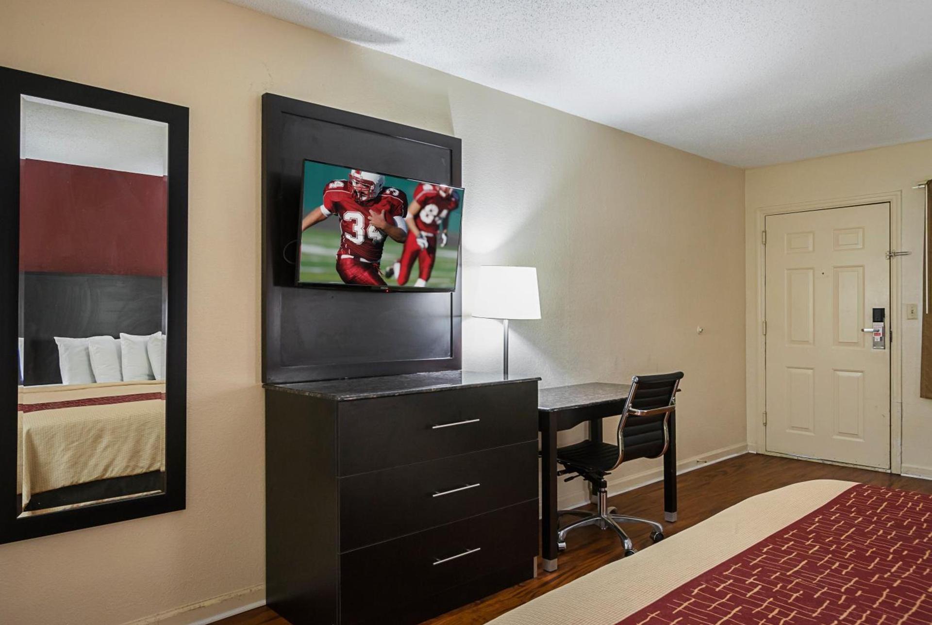 Red Roof Inn & Suites Scottsboro photo 29