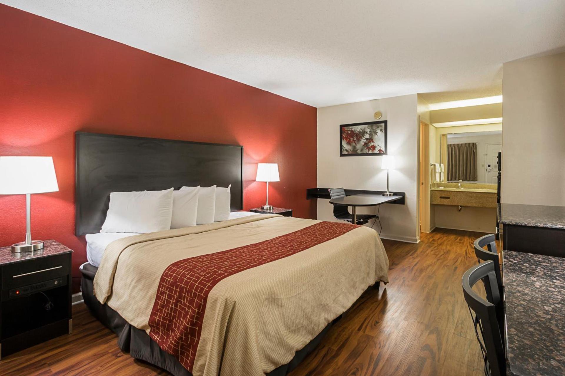 Red Roof Inn & Suites Scottsboro photo 31