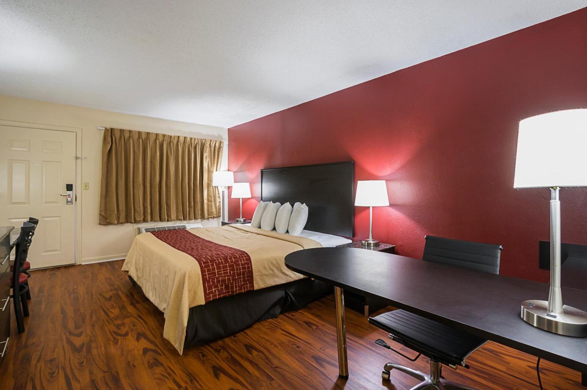 Red Roof Inn & Suites Scottsboro photo 33