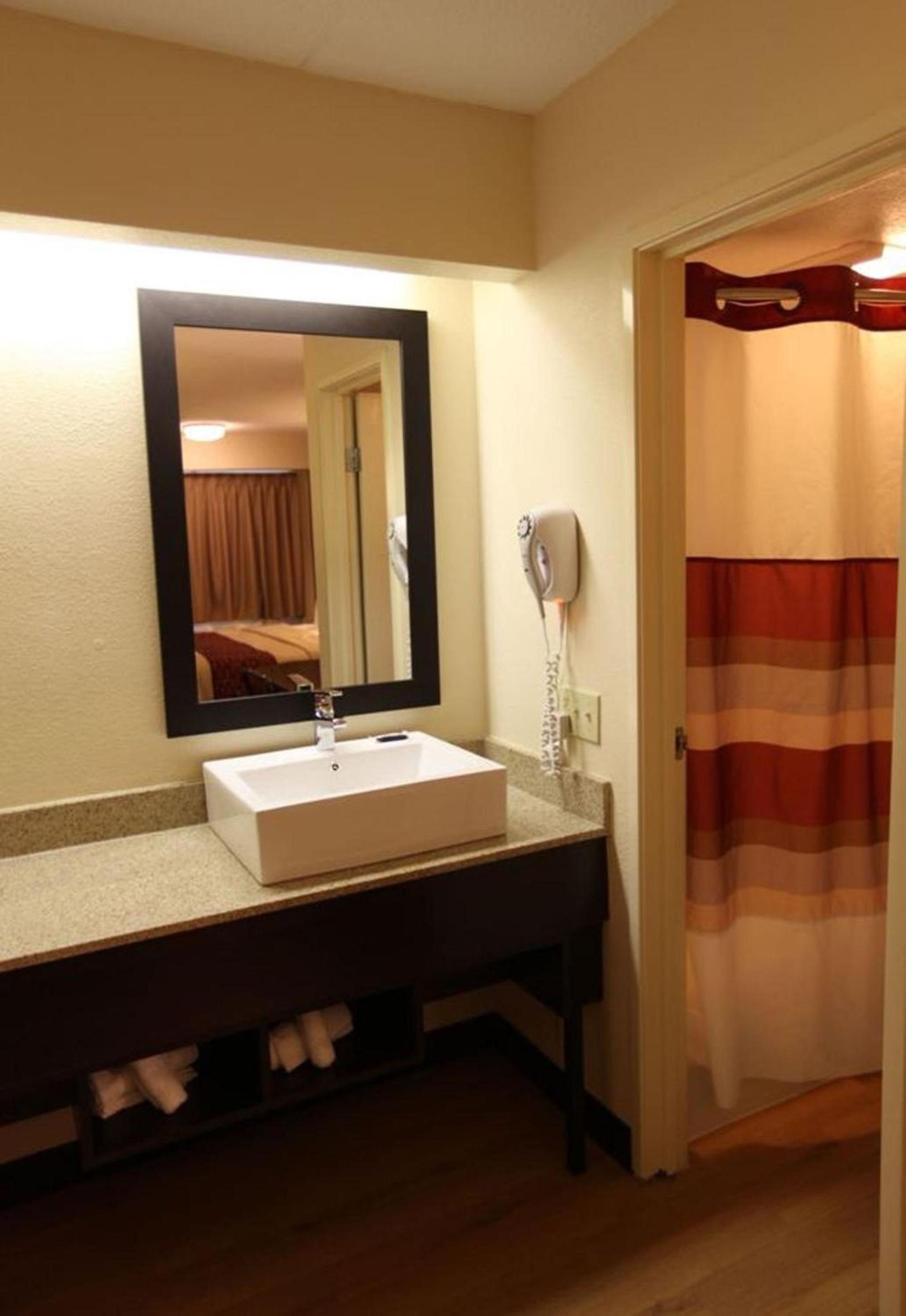 Red Roof Inn PLUS+ Washington DC - Alexandria photo 14