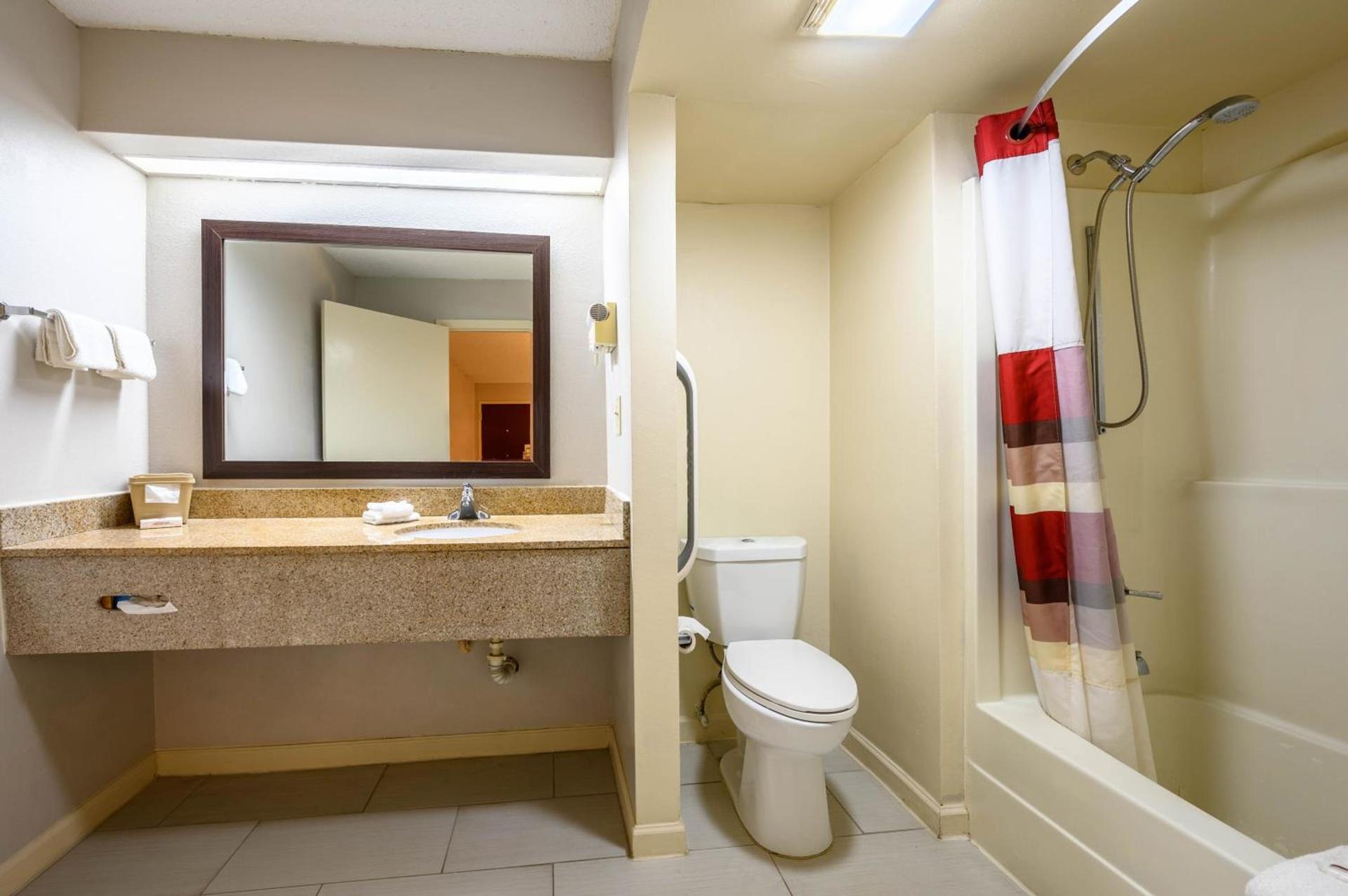 Red Roof Inn Sylacauga photo 32