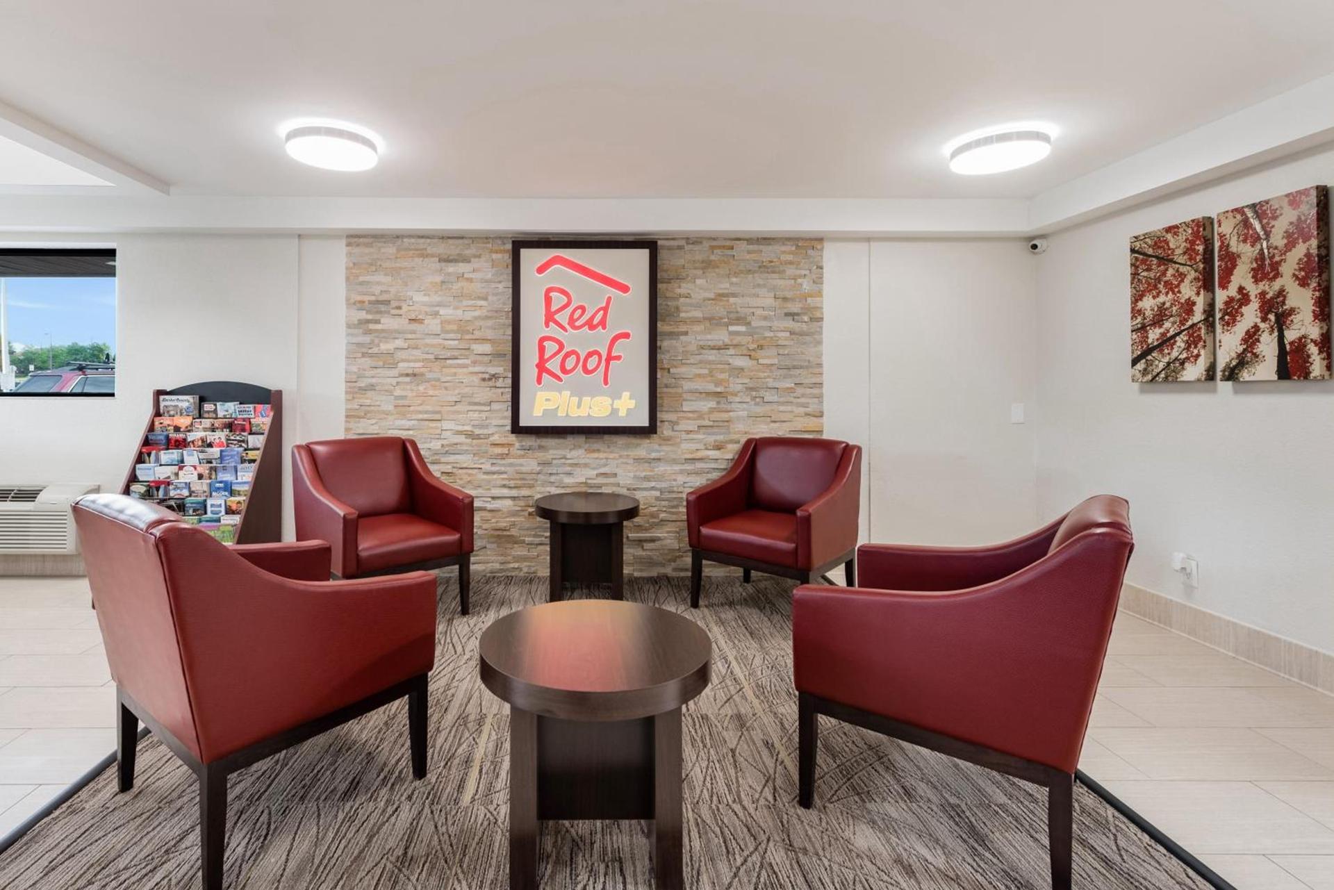 Red Roof Inn PLUS+ Columbus - Worthington photo 9