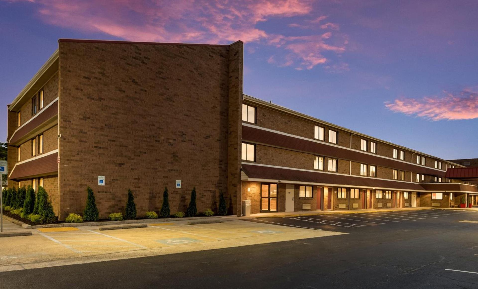 Red Roof Inn PLUS+ Columbus - Worthington photo 4