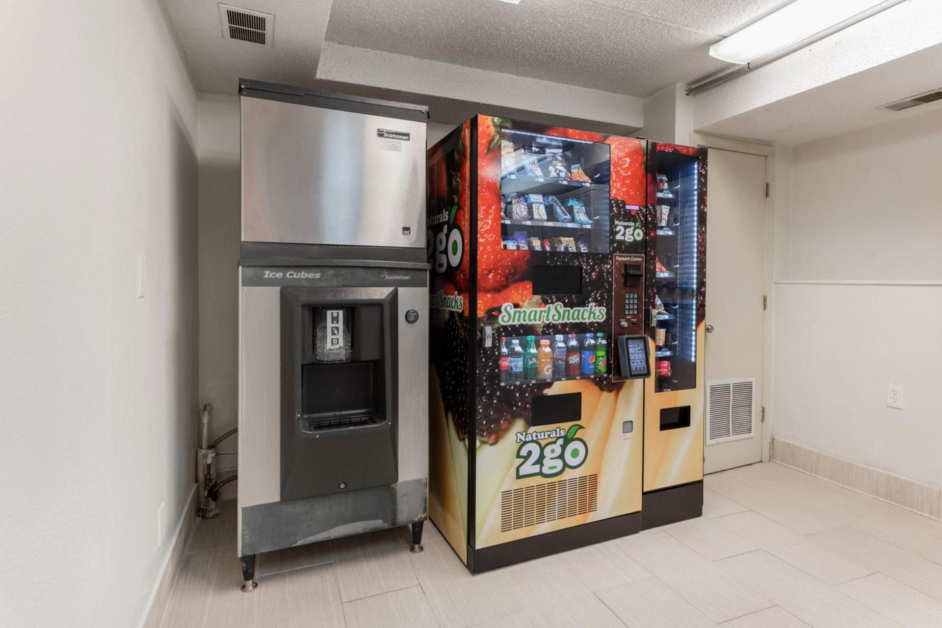 Red Roof Inn PLUS+ Columbus - Worthington photo 13