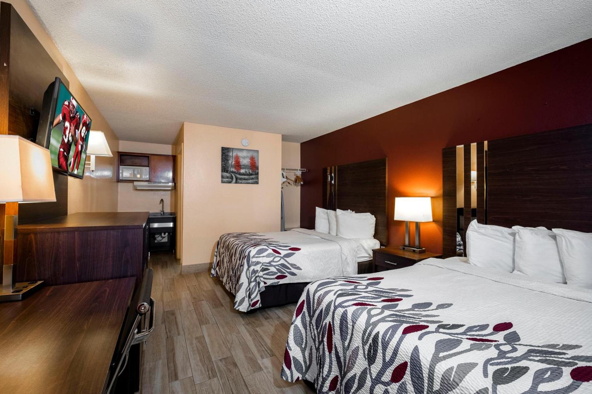 Red Roof Inn Valdosta - University photo 24