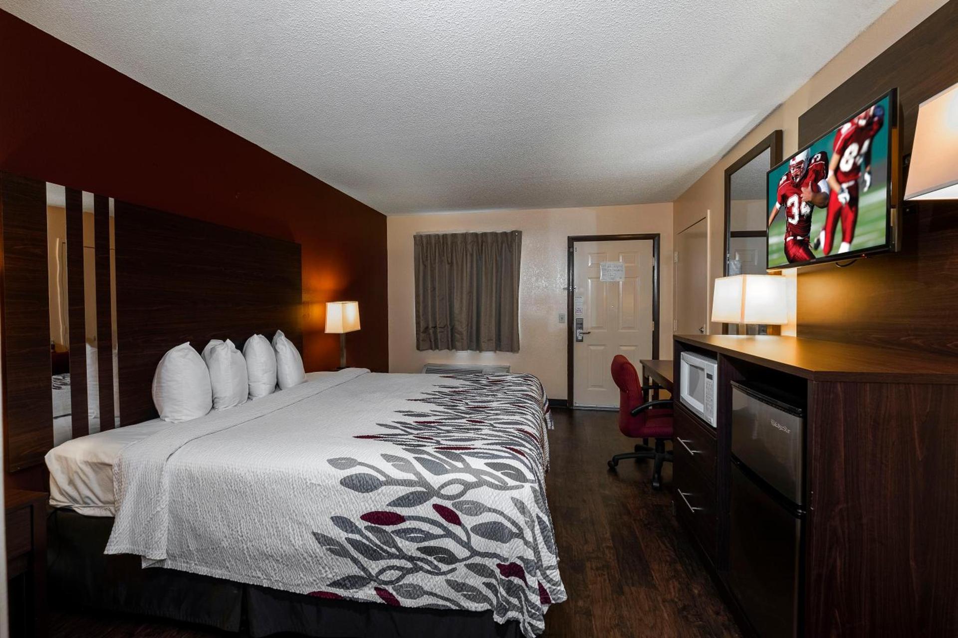 Red Roof Inn Valdosta - University photo 16