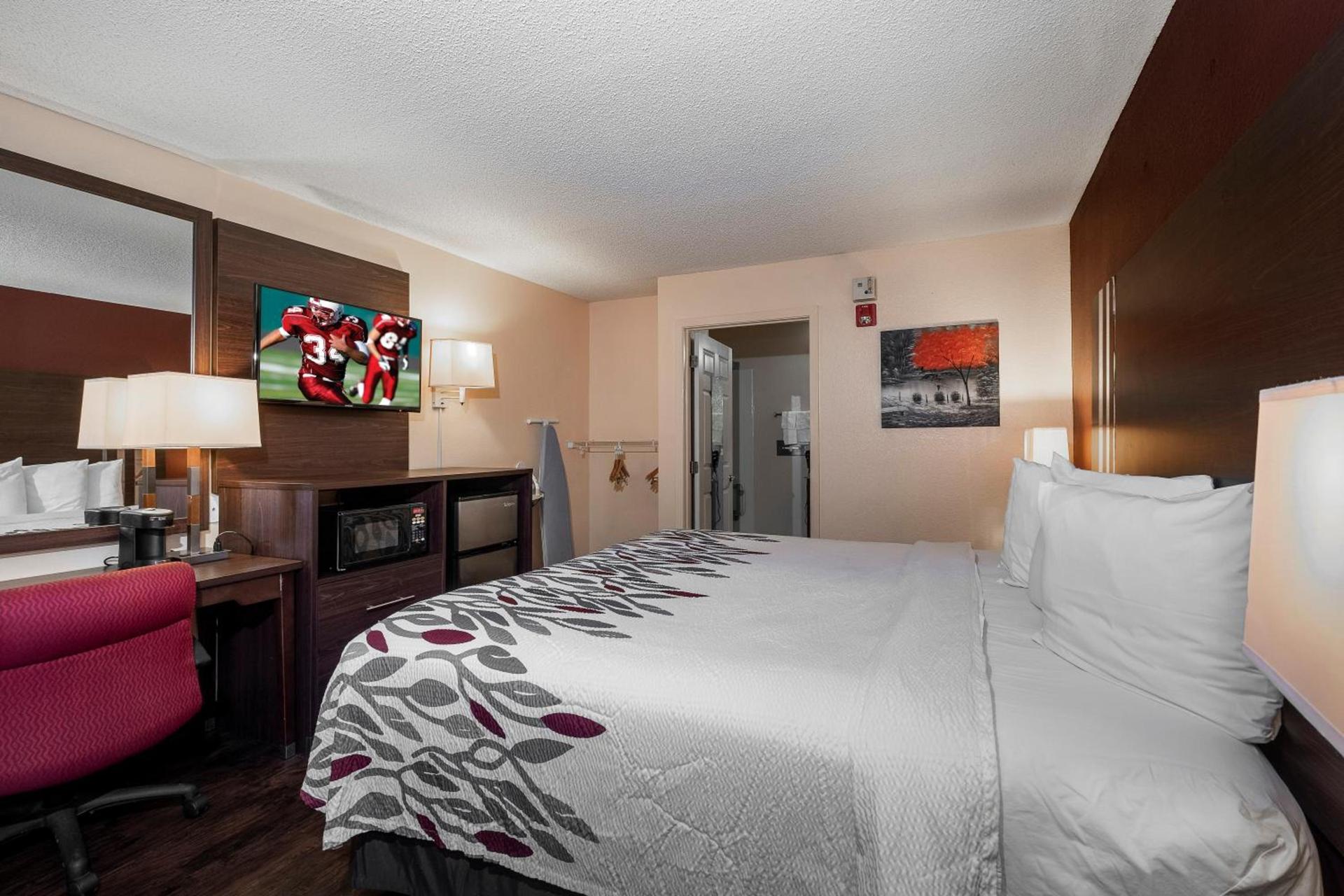 Red Roof Inn Valdosta - University photo 21