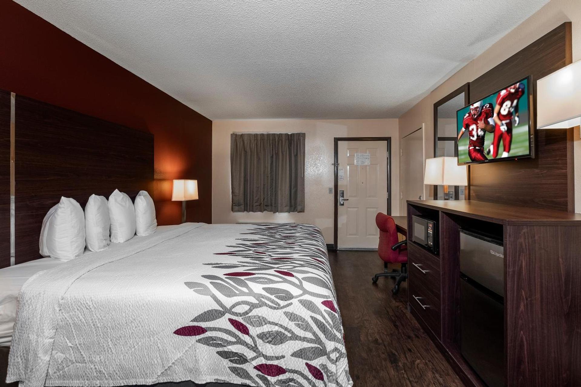 Red Roof Inn Valdosta - University photo 22