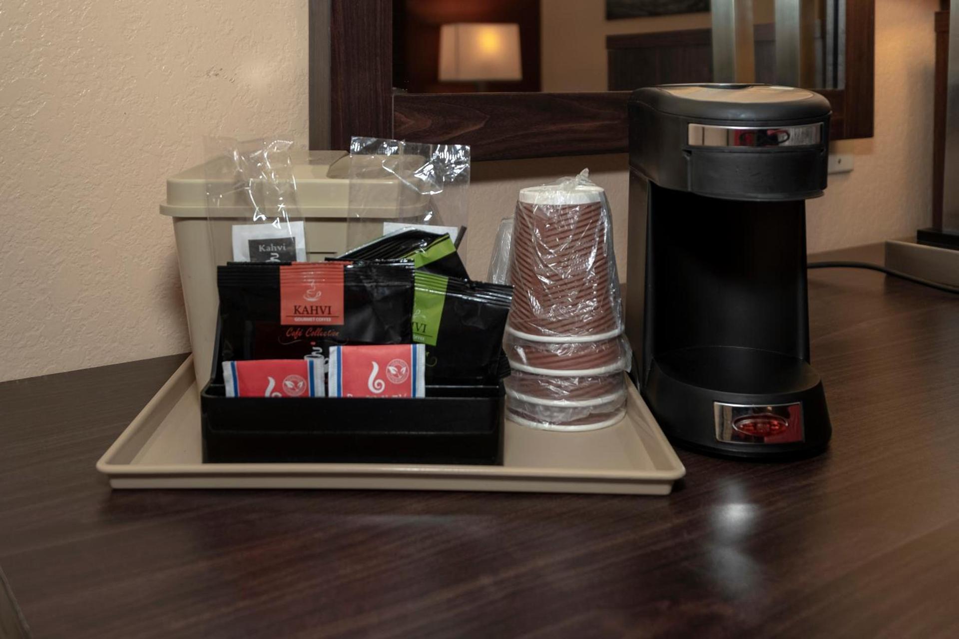 Red Roof Inn Valdosta - University photo 27