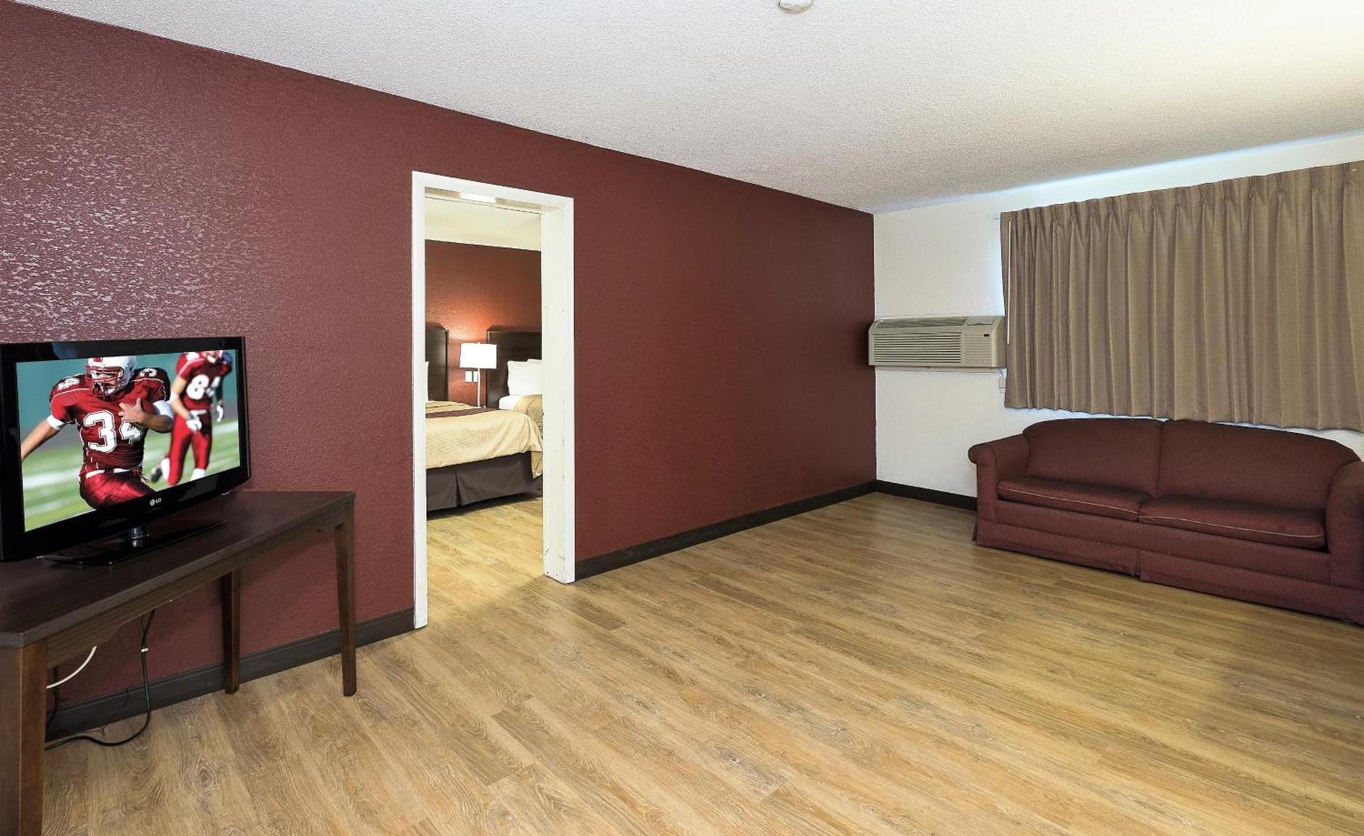 Red Roof Inn Lancaster Strasburg photo 17