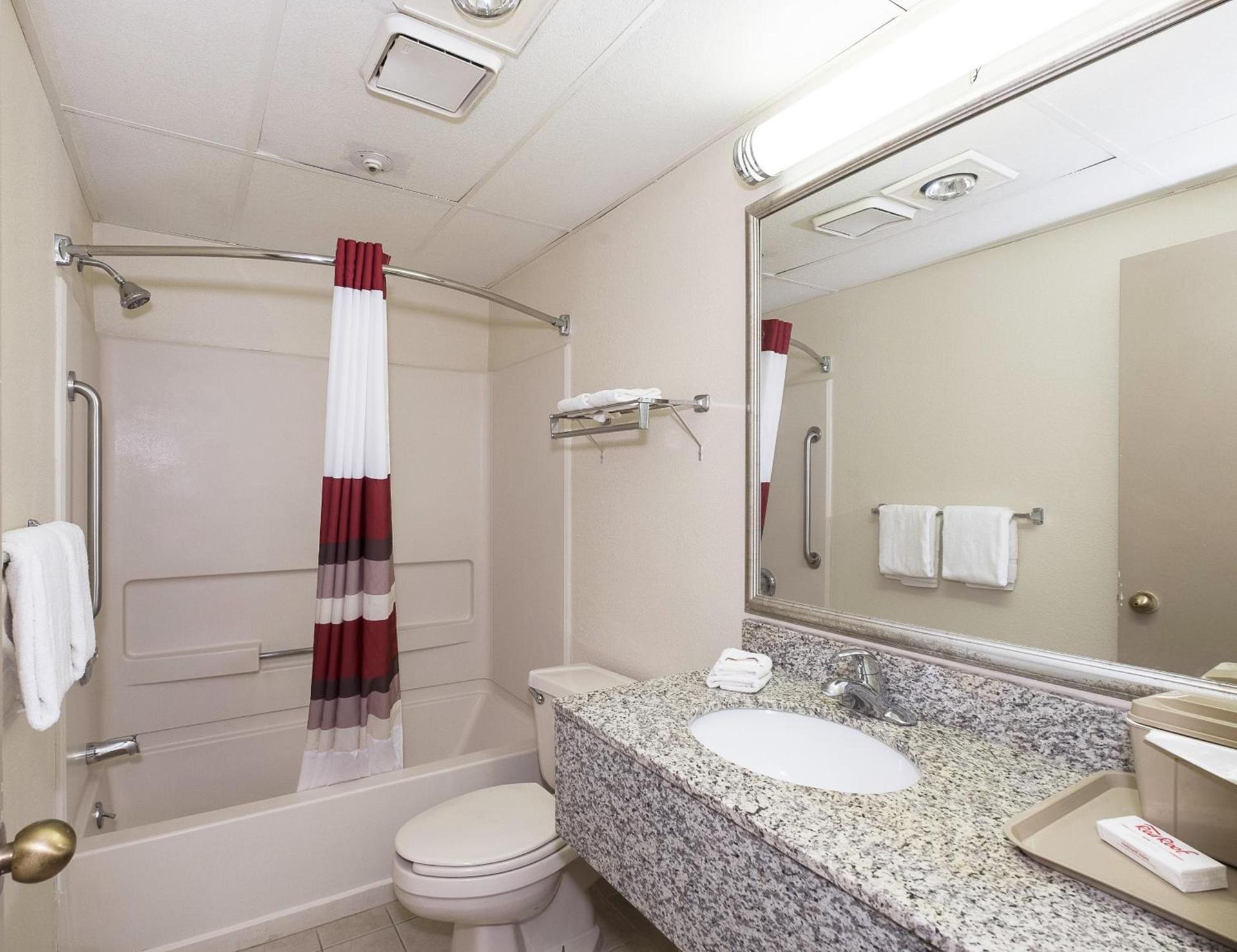 Red Roof Inn Hartford - Vernon photo 33