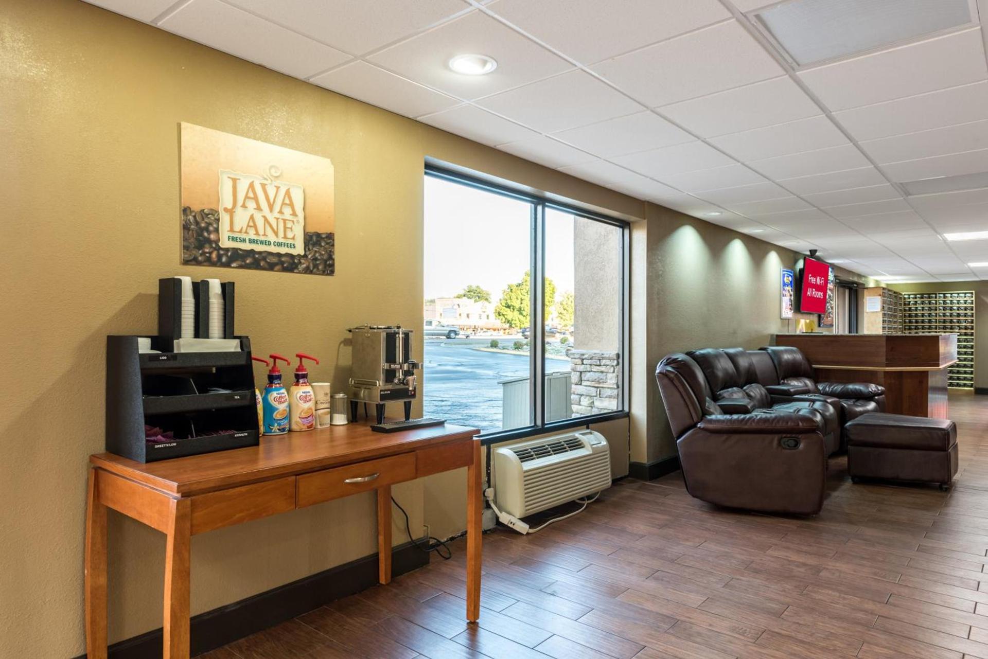 Red Roof Inn & Suites Pigeon Forge Parkway photo 4
