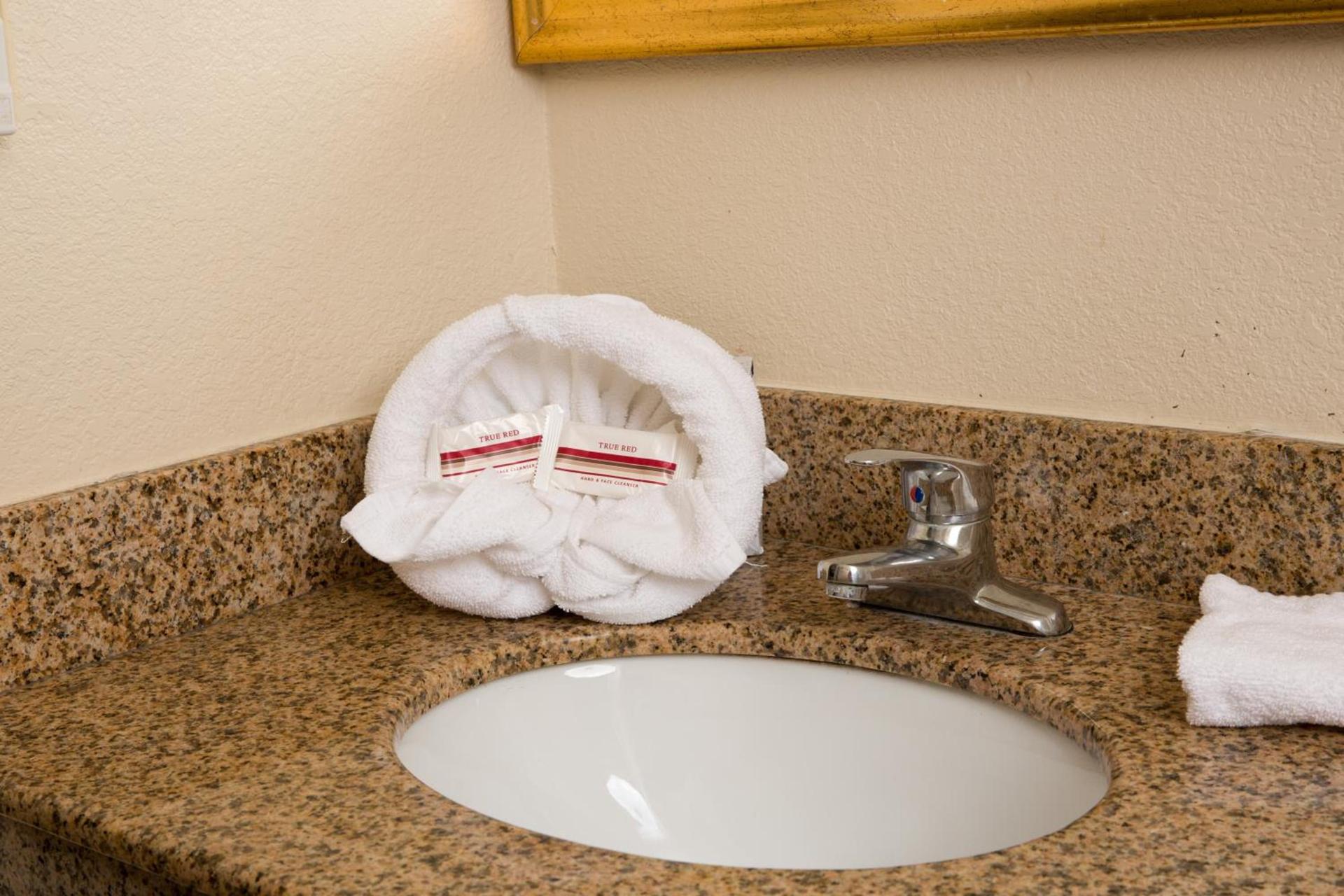 Red Roof Inn & Suites Pigeon Forge Parkway photo 30
