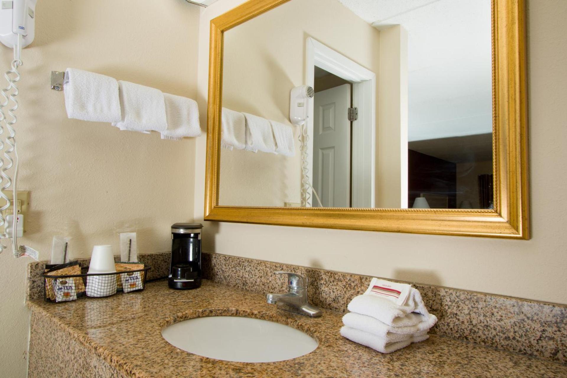 Red Roof Inn & Suites Pigeon Forge Parkway photo 31