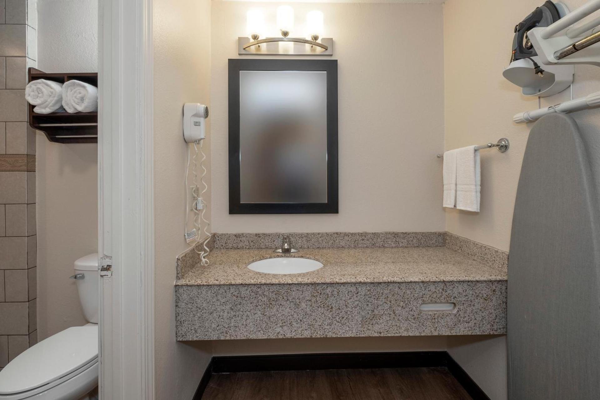 Red Roof Inn Indianapolis - Greenwood photo 51