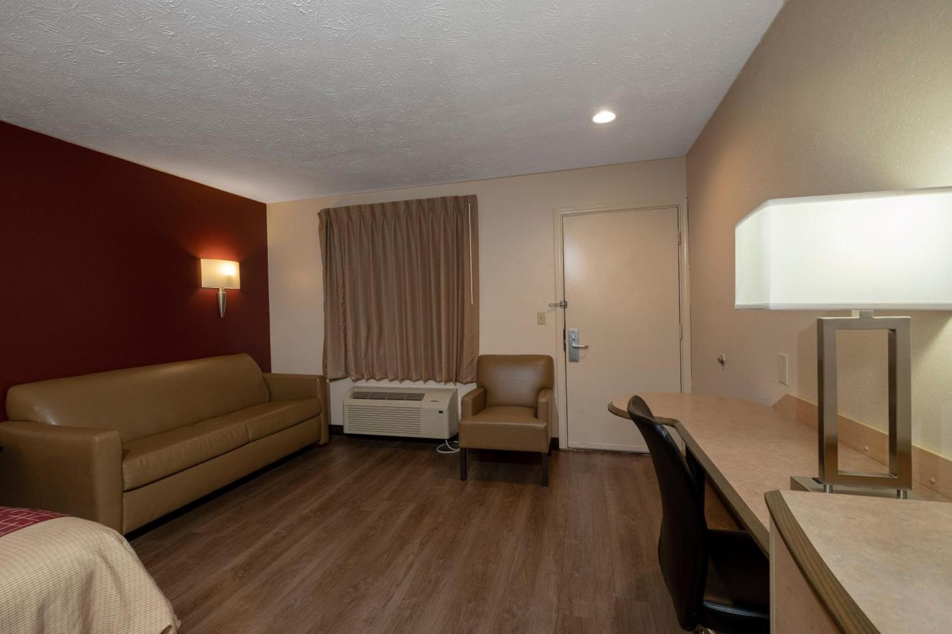 Red Roof Inn Indianapolis - Greenwood photo 27