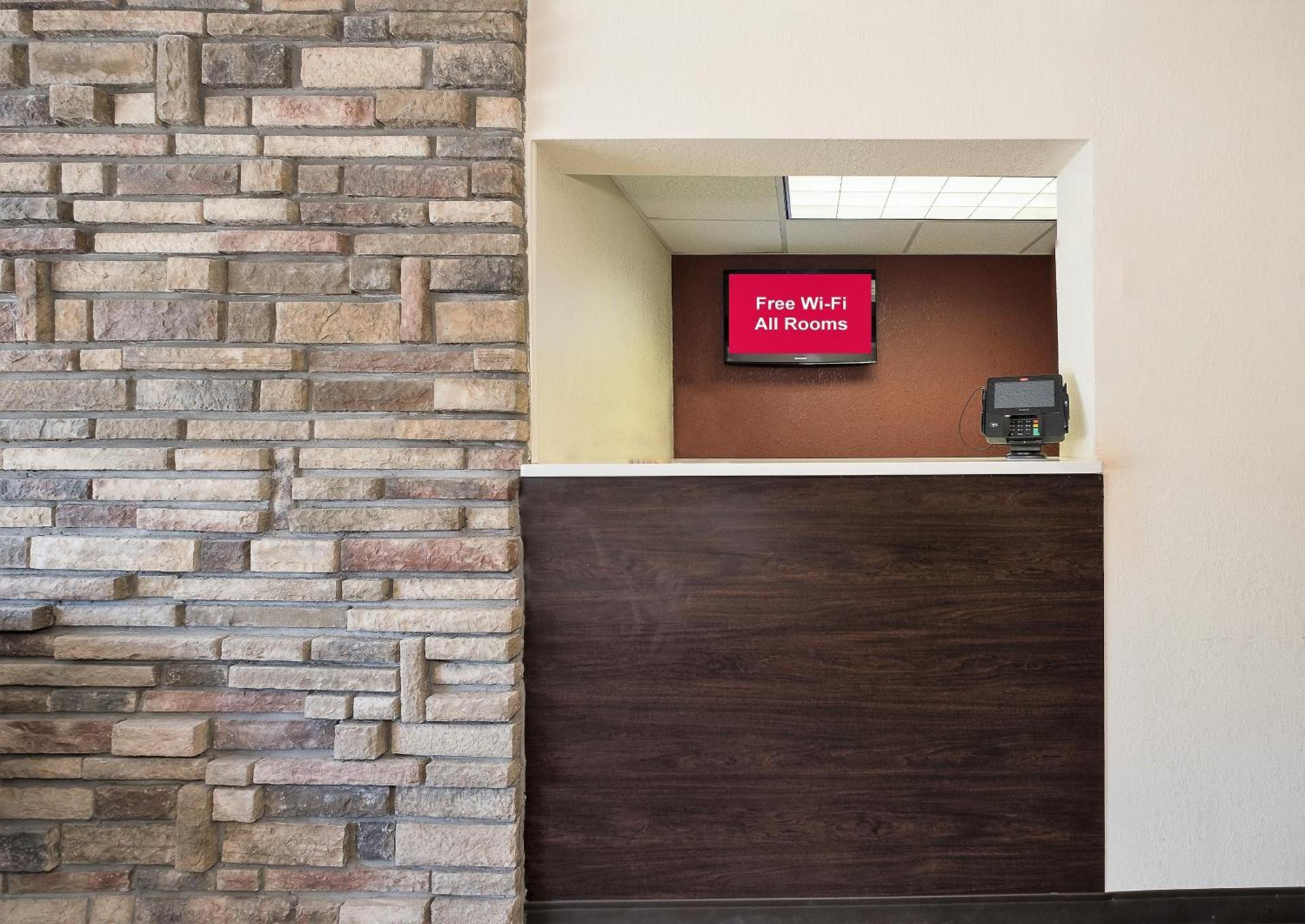 Red Roof Inn Cortland photo 6