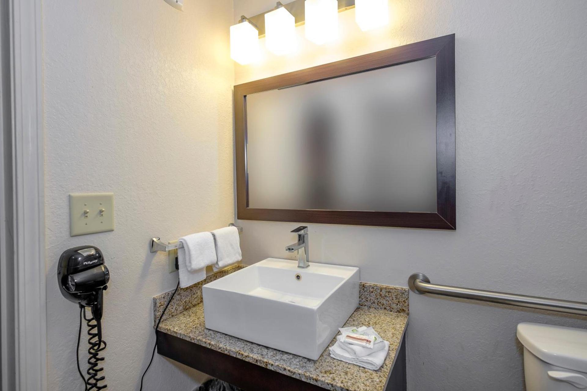 Quality Inn photo 41