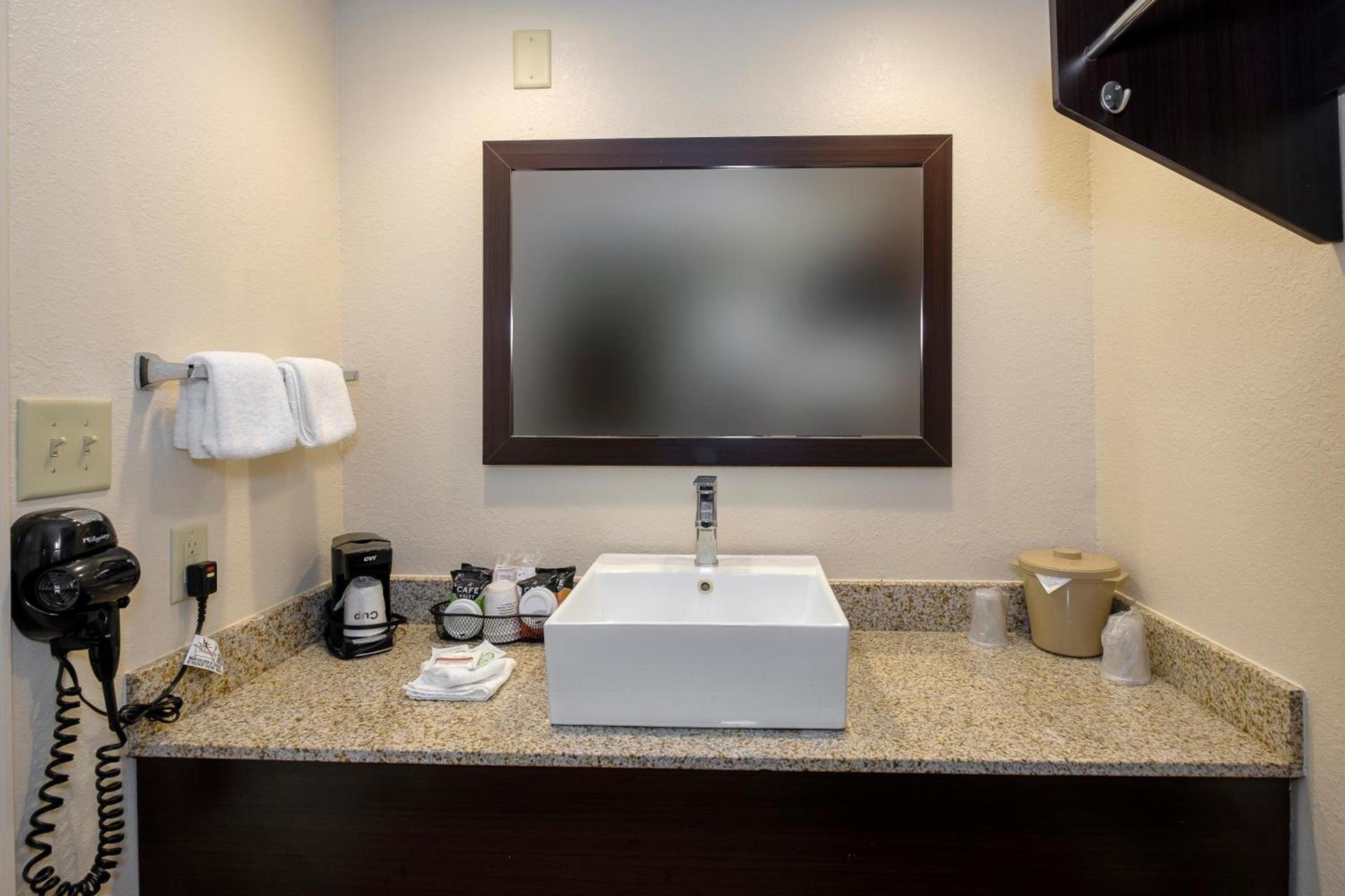 Quality Inn photo 39