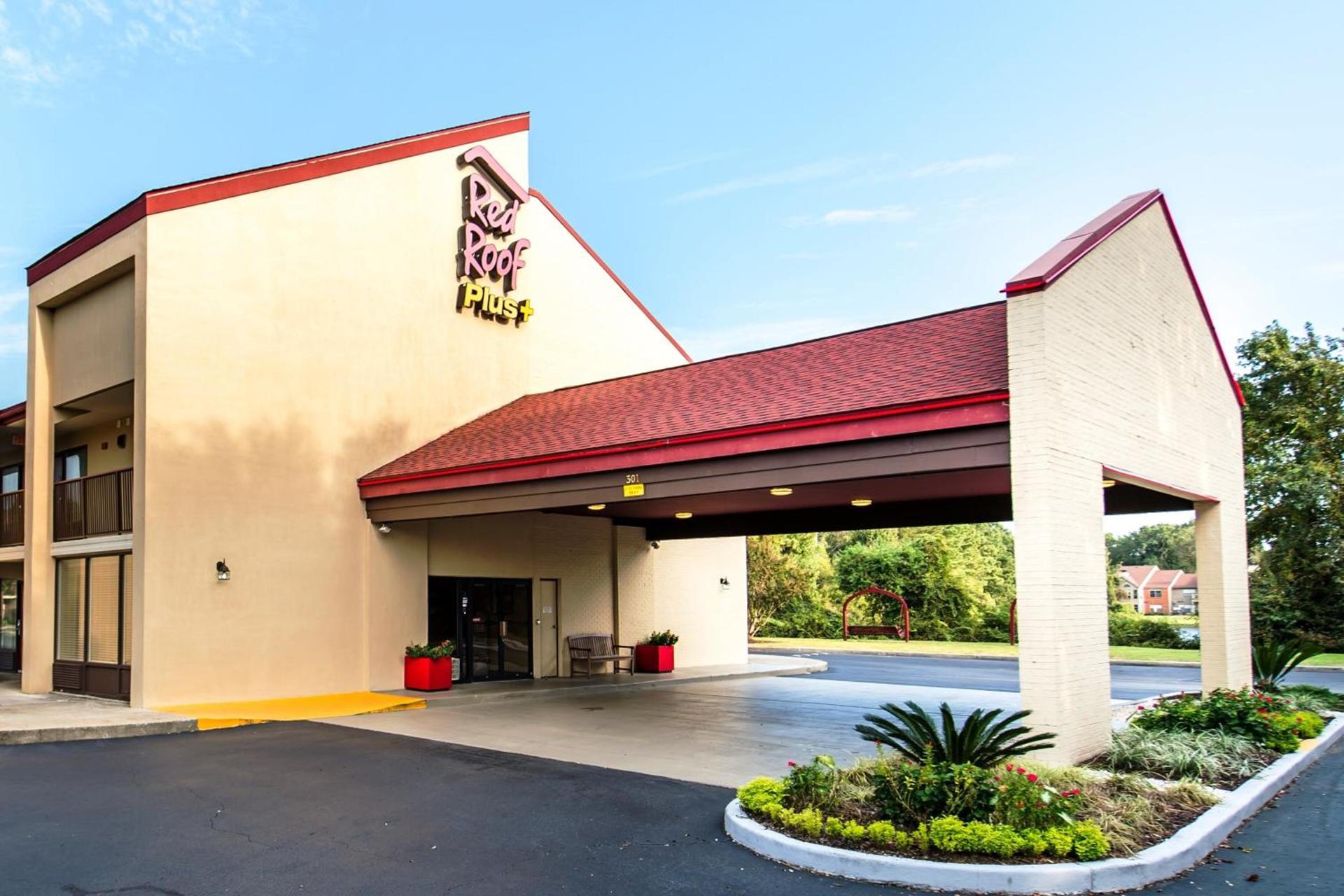 Red Roof Inn PLUS+ Mt Pleasant - Patriots Point photo 2