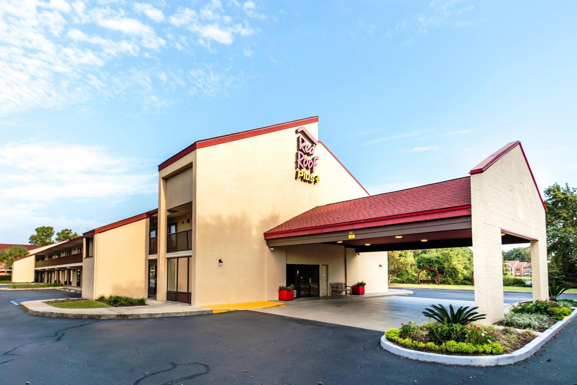 Red Roof Inn PLUS+ Mt Pleasant - Patriots Point photo 1