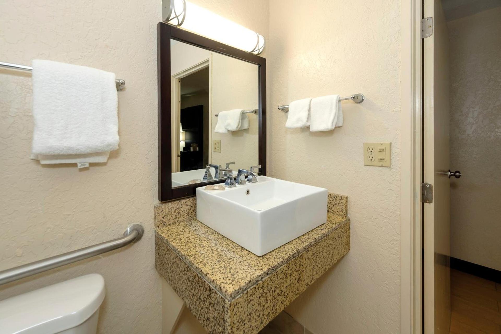 Red Roof Inn Jacksonville - Cruise Port photo 27
