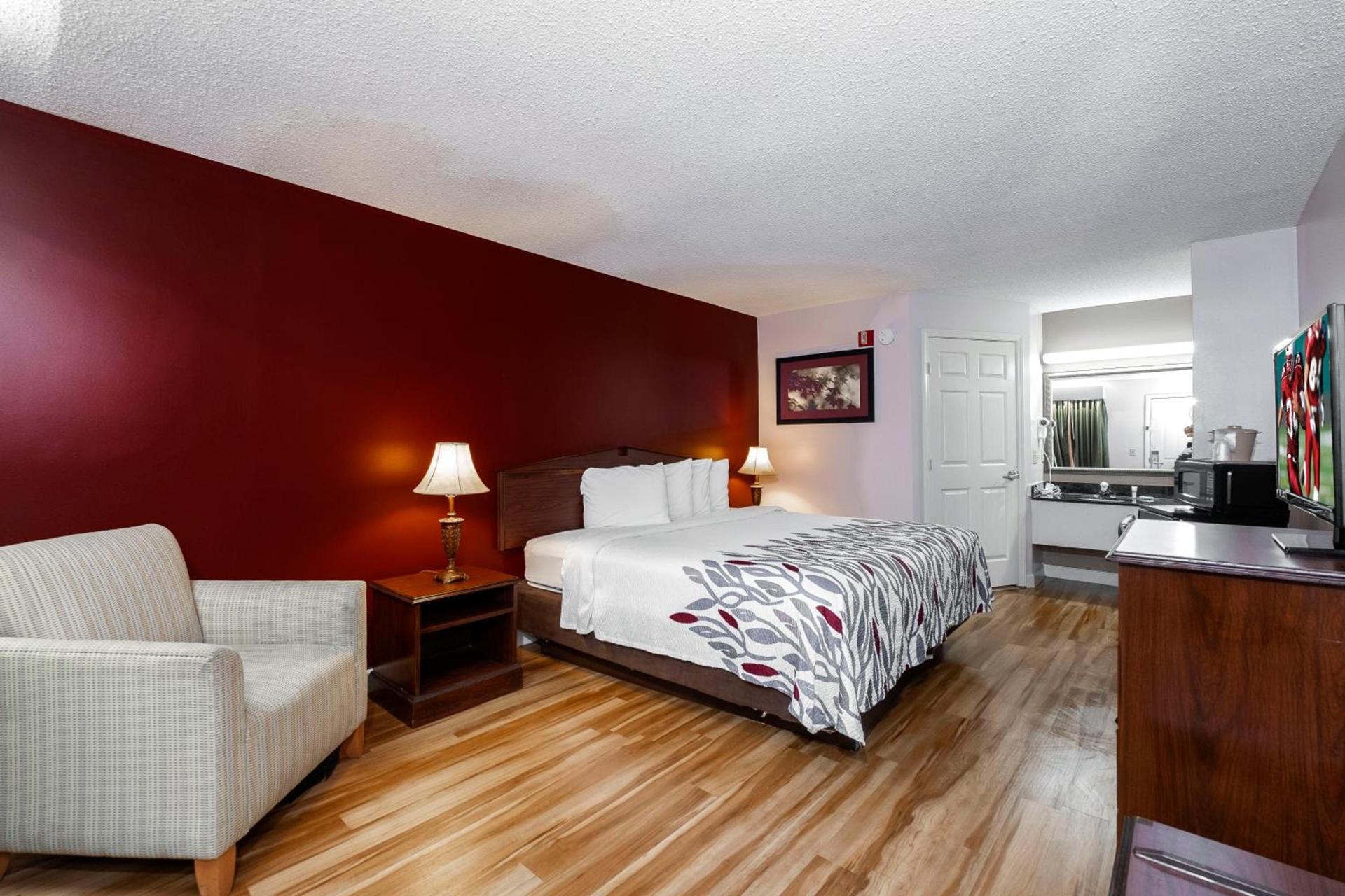 Red Roof Inn & Suites Wilson photo 21