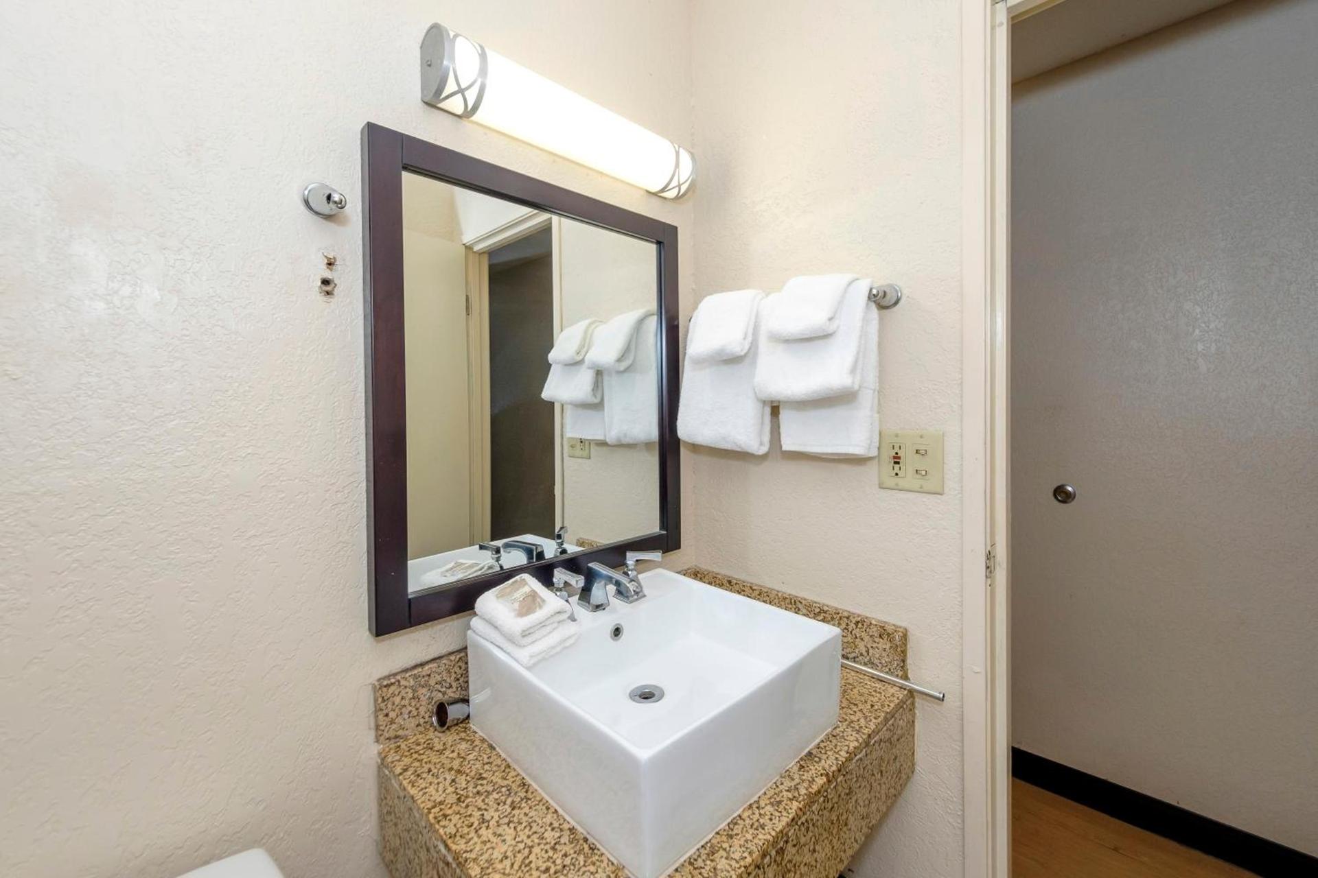 Red Roof Inn Jacksonville - Cruise Port photo 30