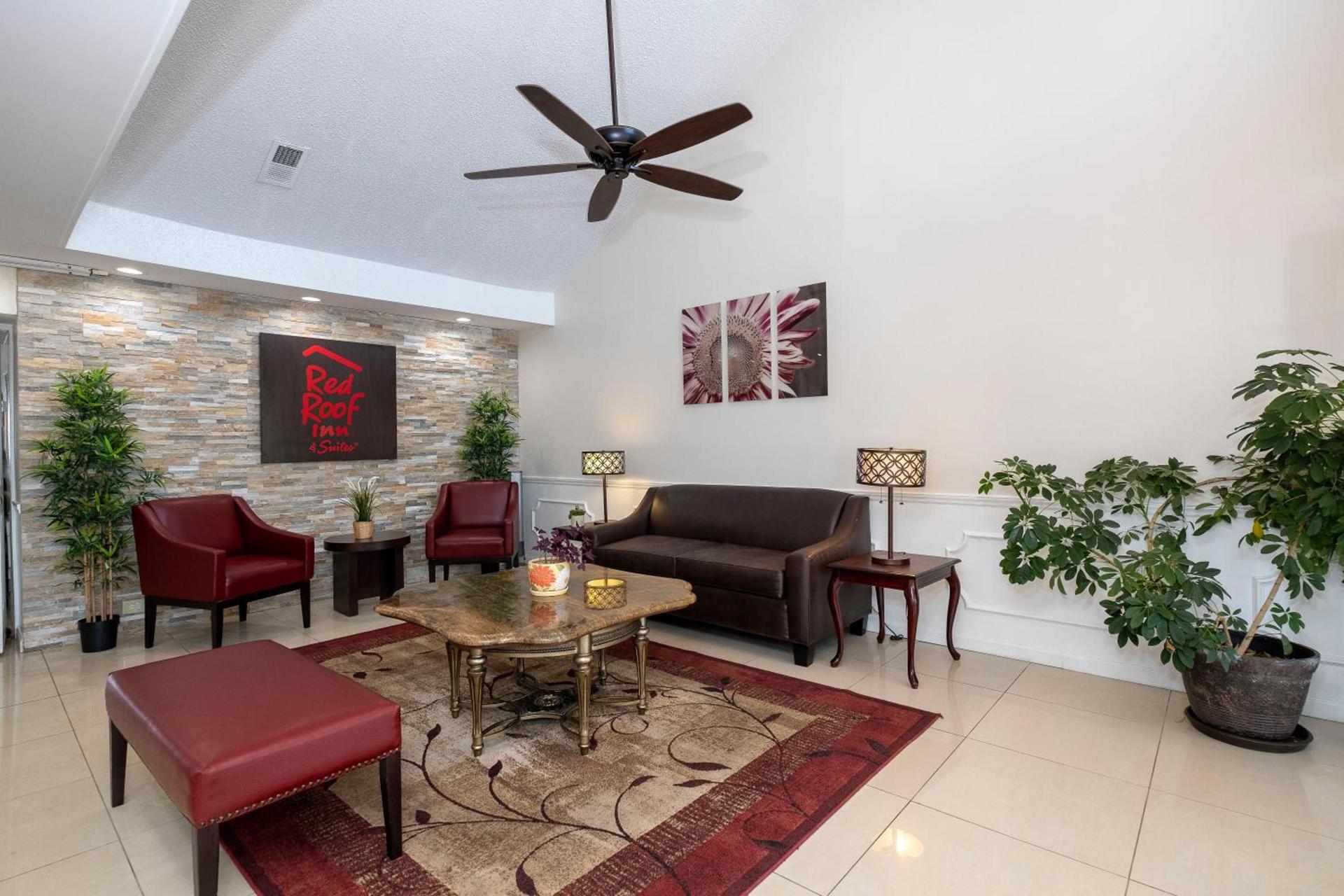 Red Roof Inn & Suites Wilson photo 6