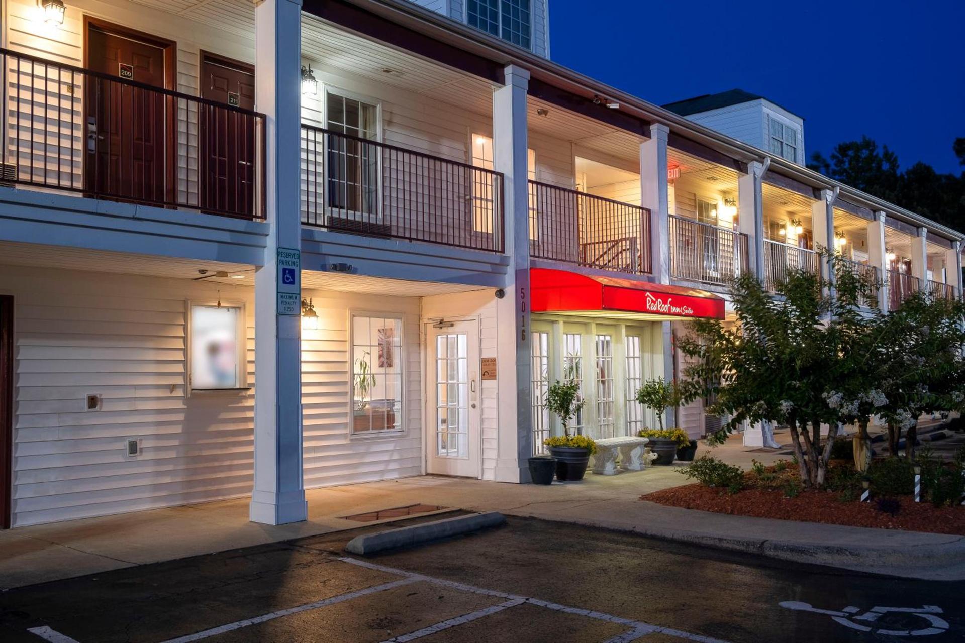 Red Roof Inn & Suites Wilson photo 4