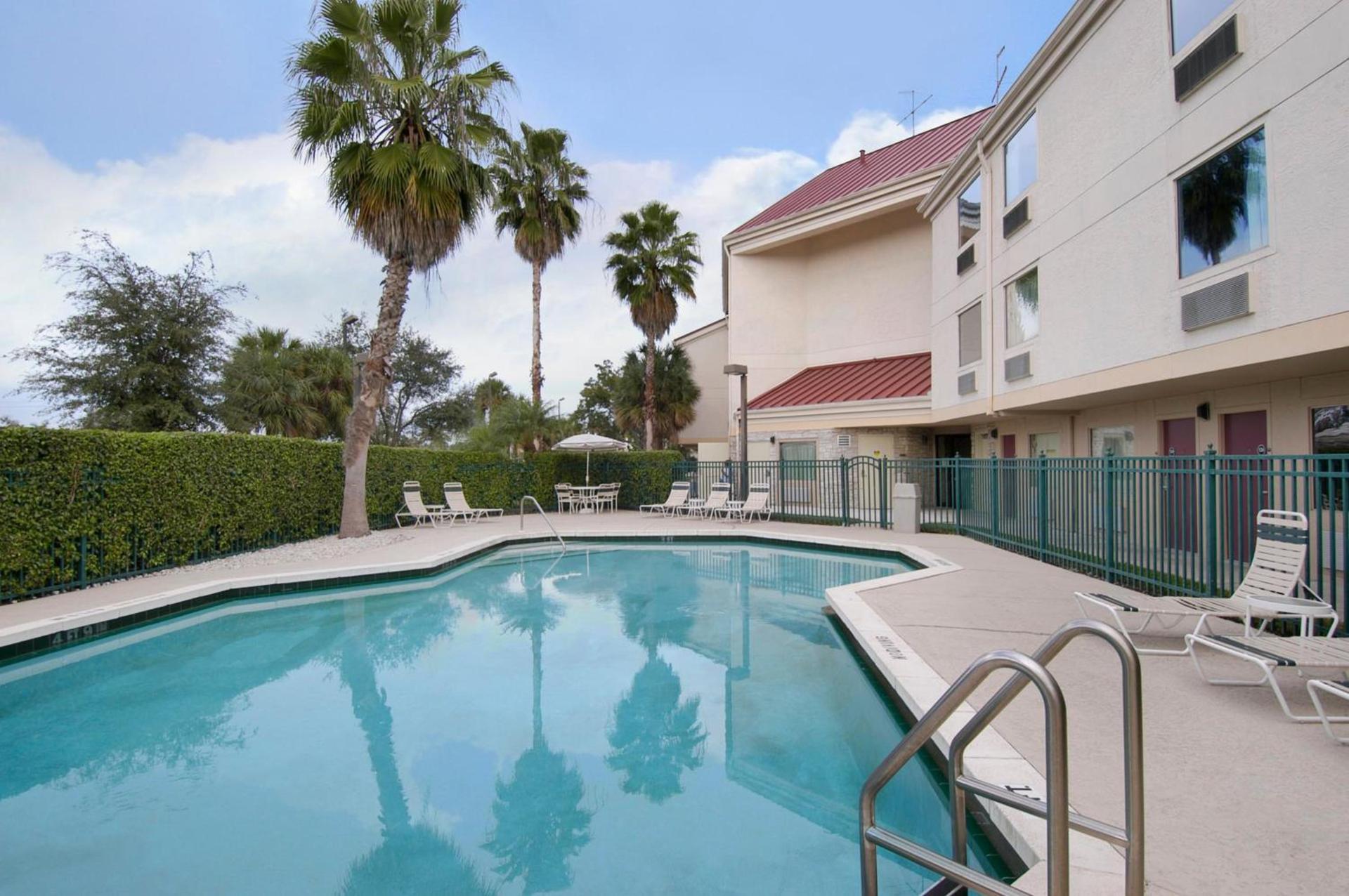 Red Roof Inn PLUS+ West Palm Beach photo 7