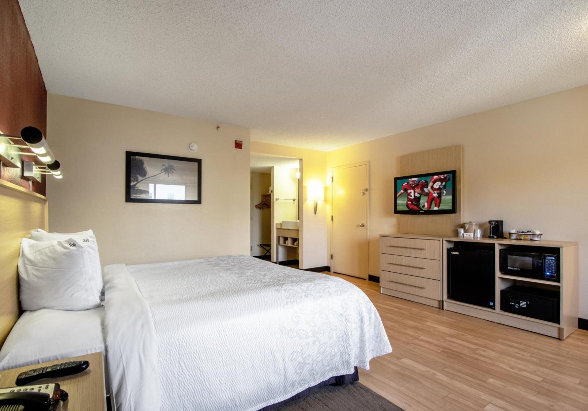 Red Roof Inn PLUS+ West Palm Beach photo 16