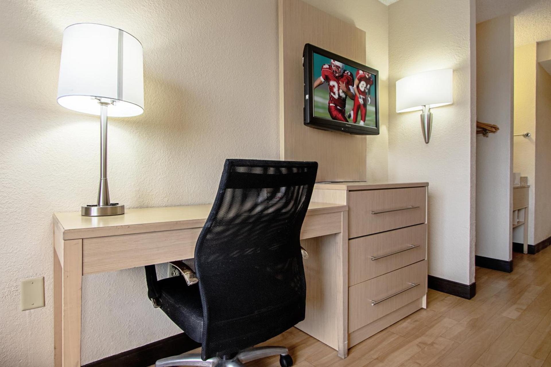 Red Roof Inn PLUS+ West Palm Beach photo 14