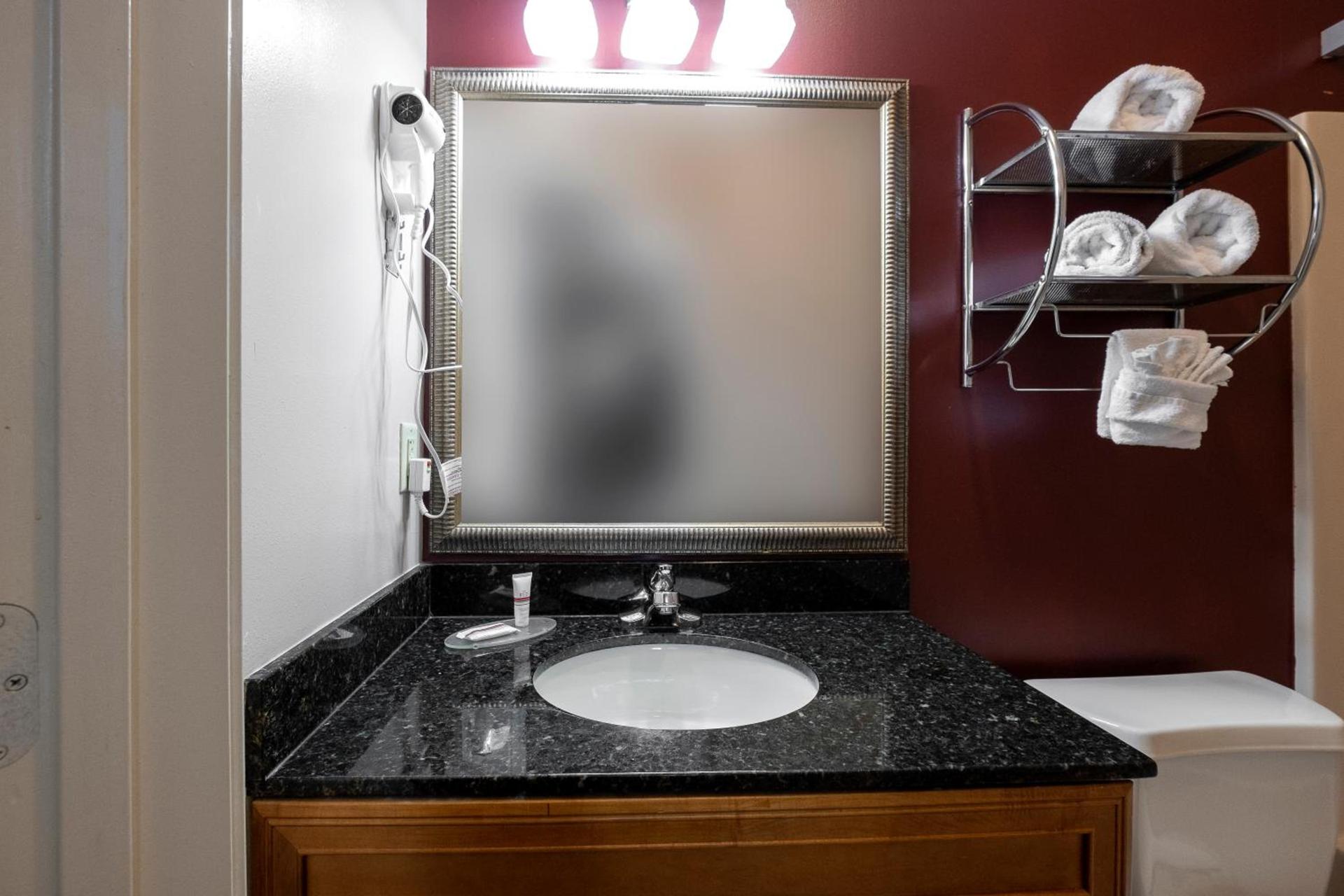 Red Roof Inn & Suites Wilson photo 45