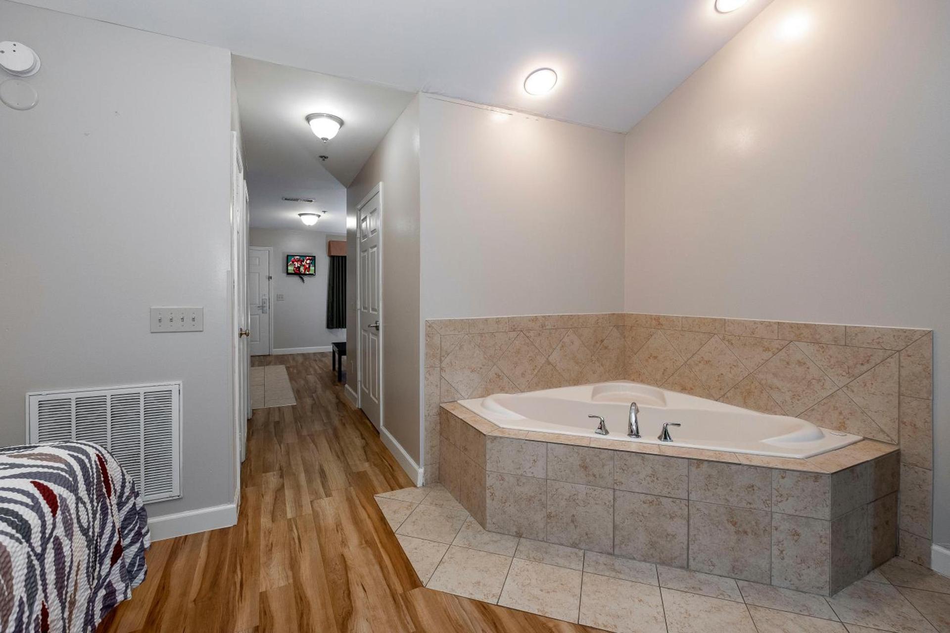 Red Roof Inn & Suites Wilson photo 34