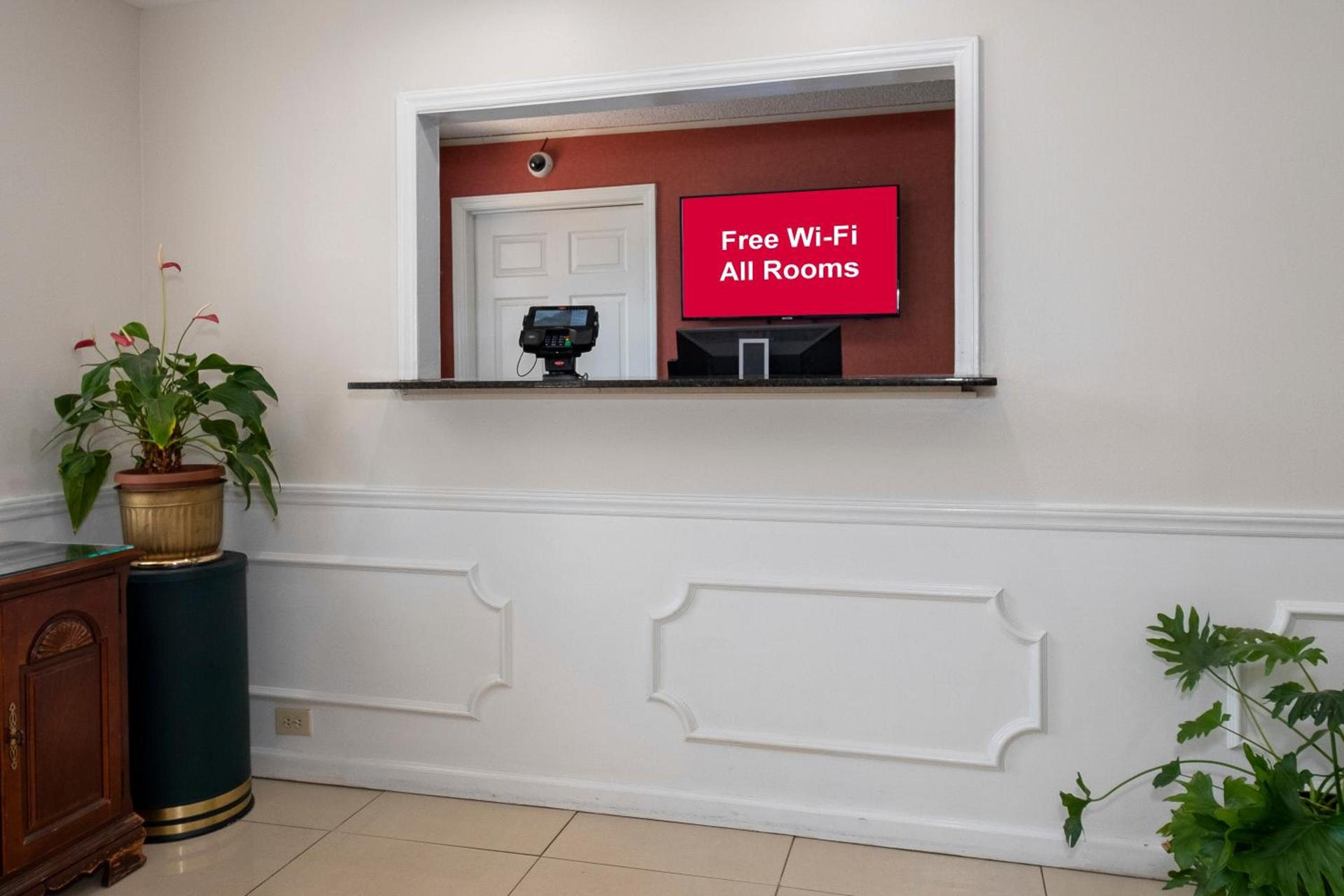 Red Roof Inn & Suites Wilson photo 5