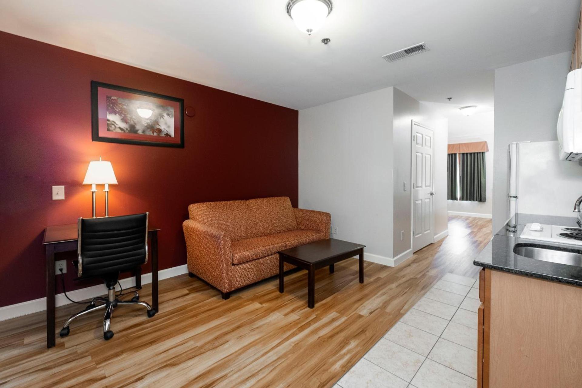 Red Roof Inn & Suites Wilson photo 25