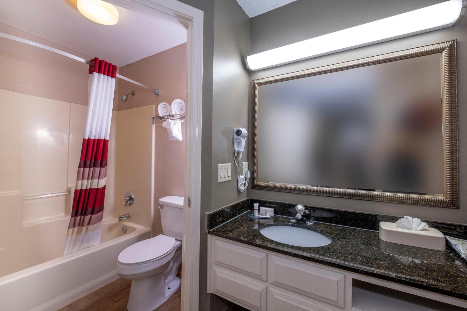 Red Roof Inn & Suites Wilson photo 44