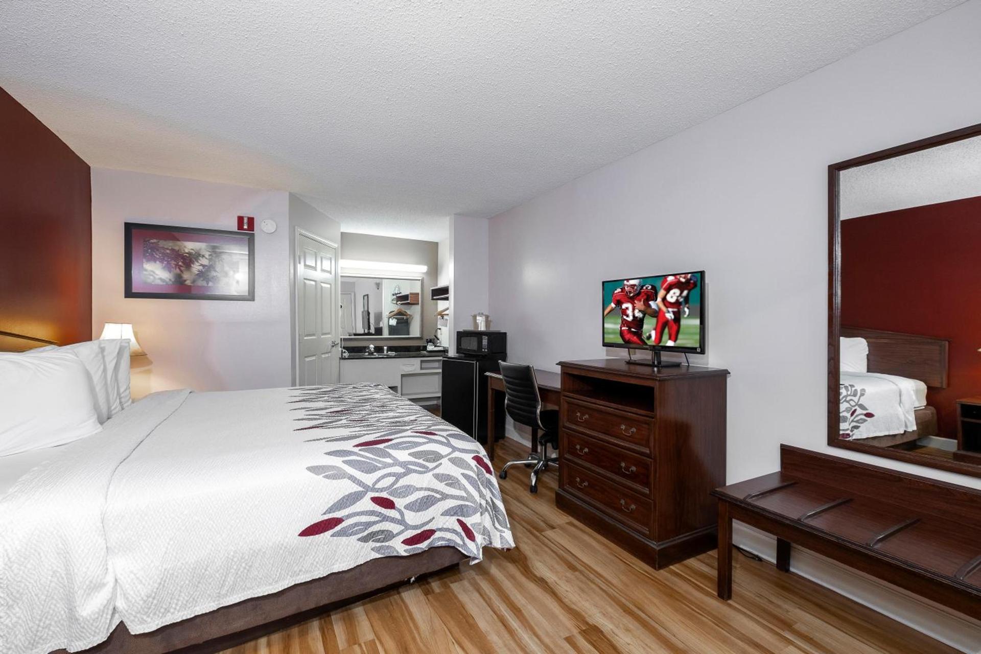 Red Roof Inn & Suites Wilson photo 19