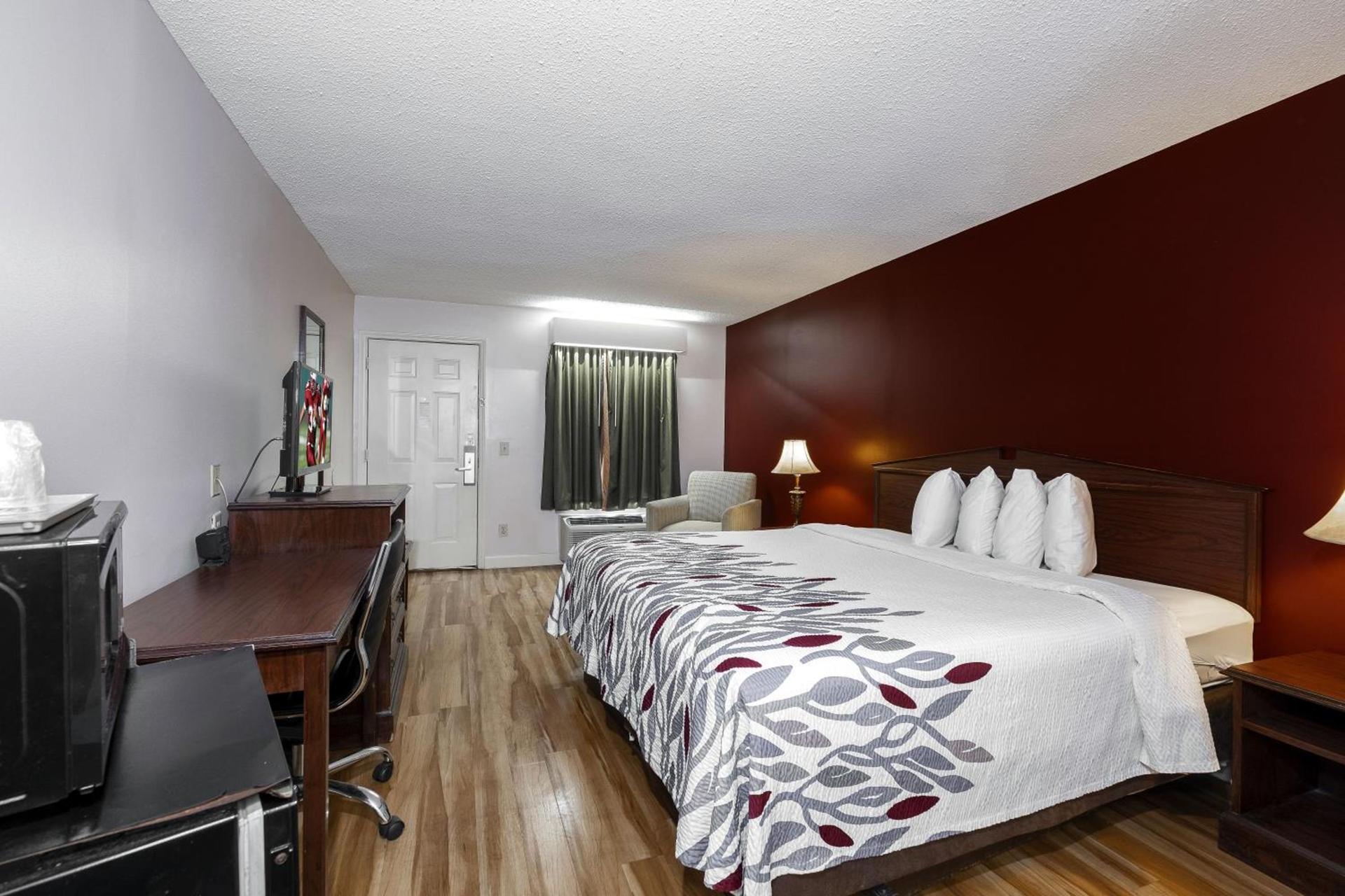 Red Roof Inn & Suites Wilson photo 20