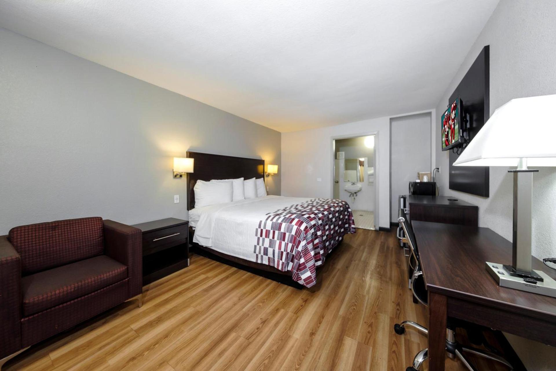 Red Roof Inn Arlington - Entertainment District photo 37