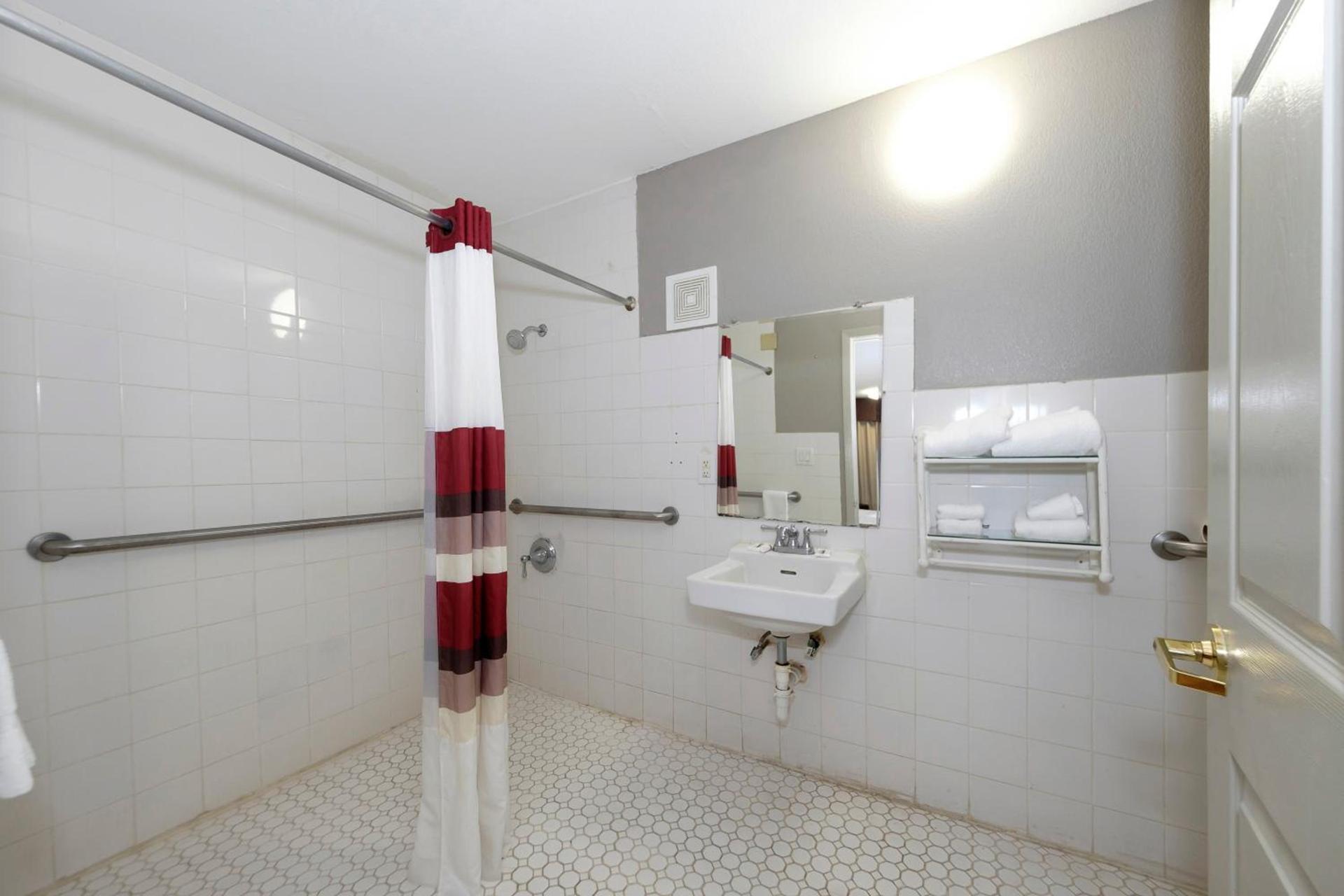 Red Roof Inn Arlington - Entertainment District photo 48